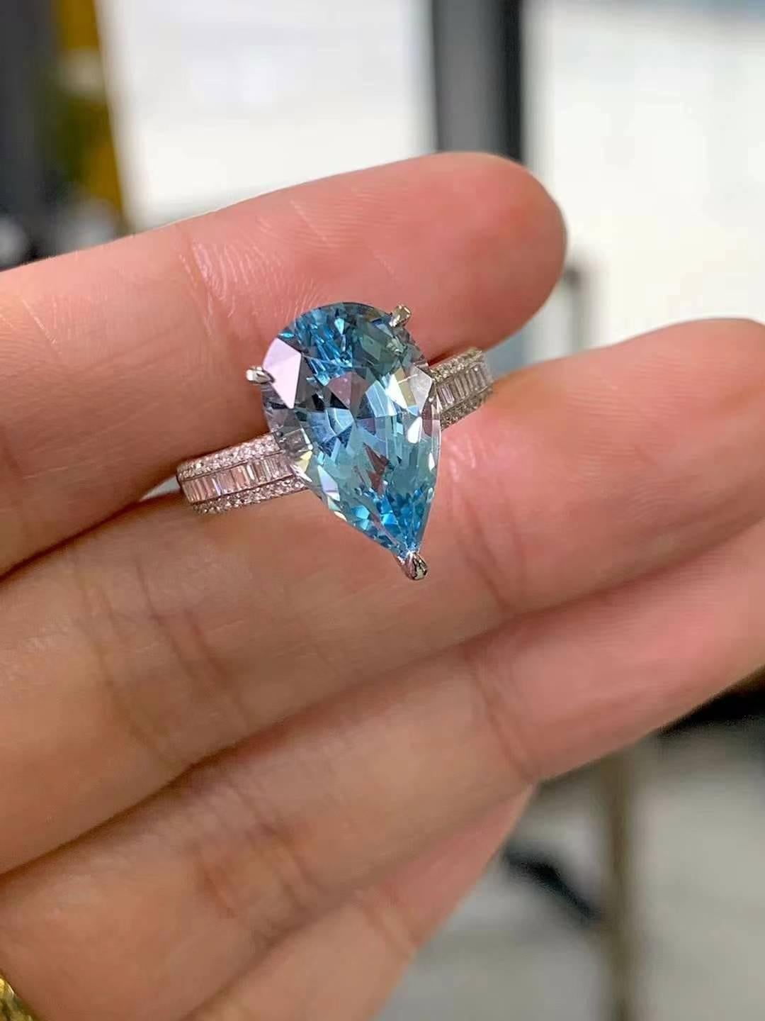 Anello con acquamarina da 4 carati e diamante da 0,30 carati in oro bianco 18 carati in vendita 3