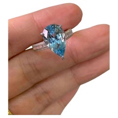 Anello con acquamarina da 4 carati e diamante da 0,30 carati in oro bianco 18 carati