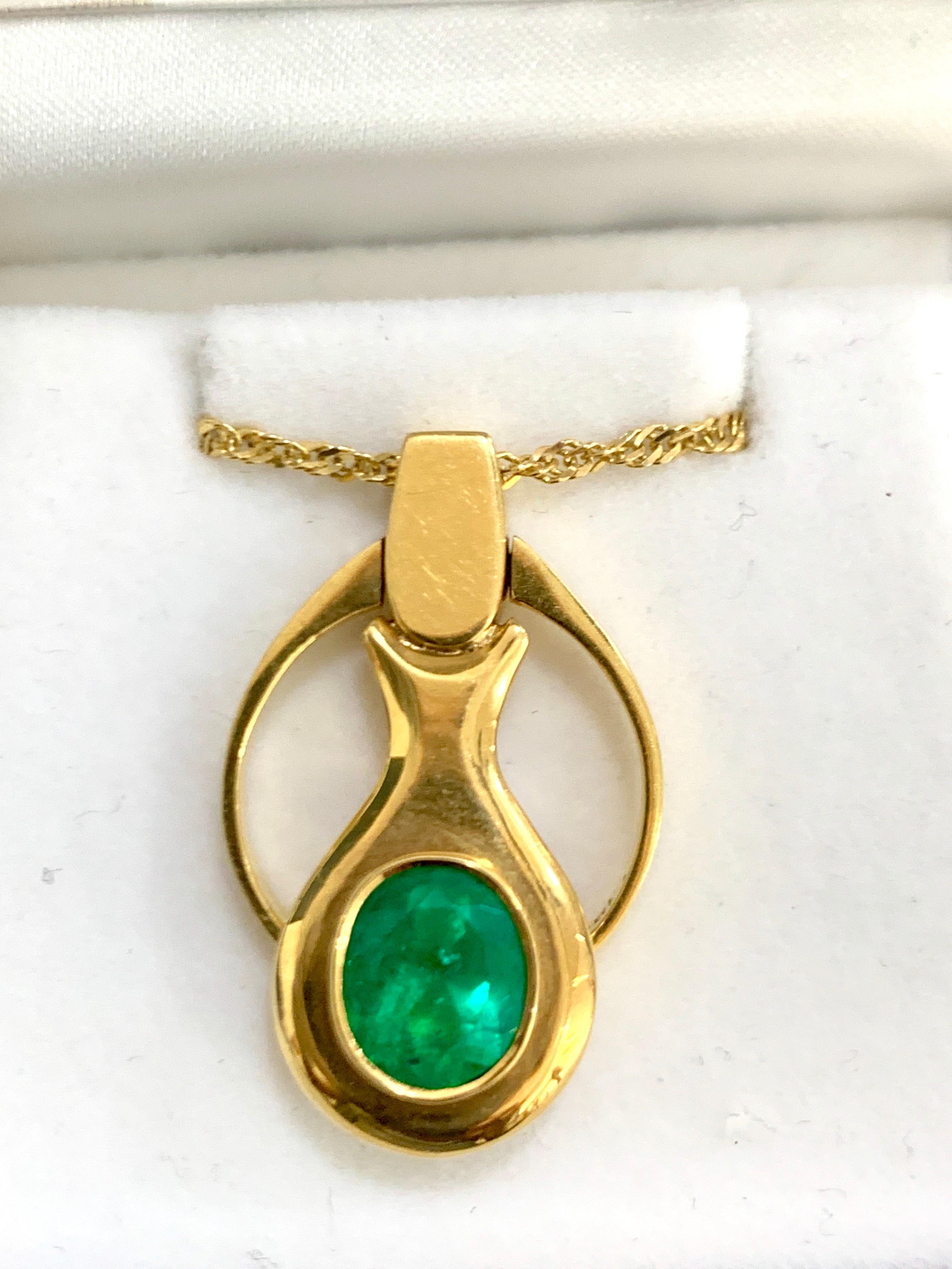 Oval Cut 4Ct Colombian Emerald Pendent/Necklace 18 Karat Gold Estate Convertible to Ring For Sale