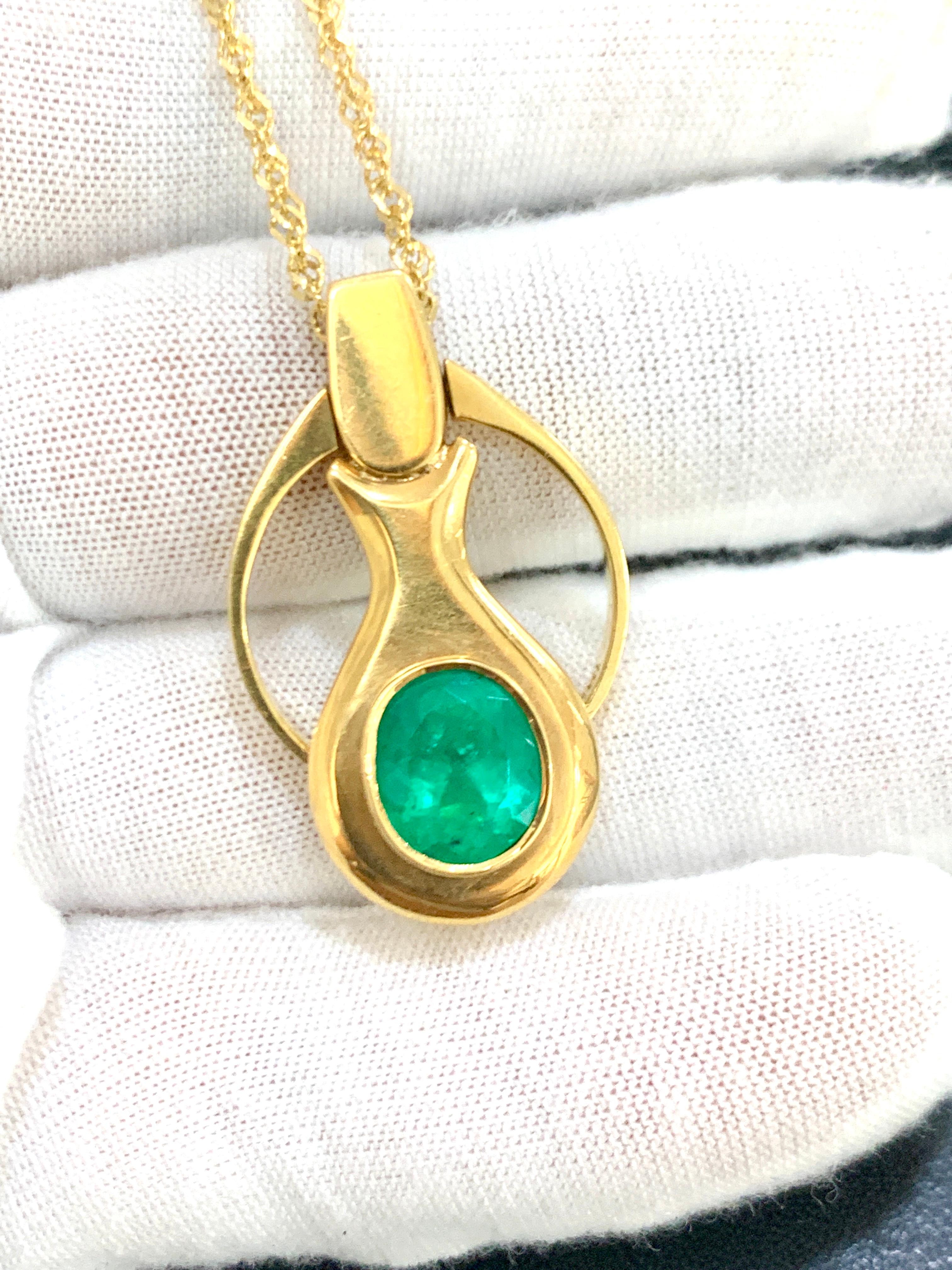 4Ct Colombian Emerald Pendent/Necklace 18 Karat Gold Estate Convertible to Ring In Excellent Condition For Sale In New York, NY