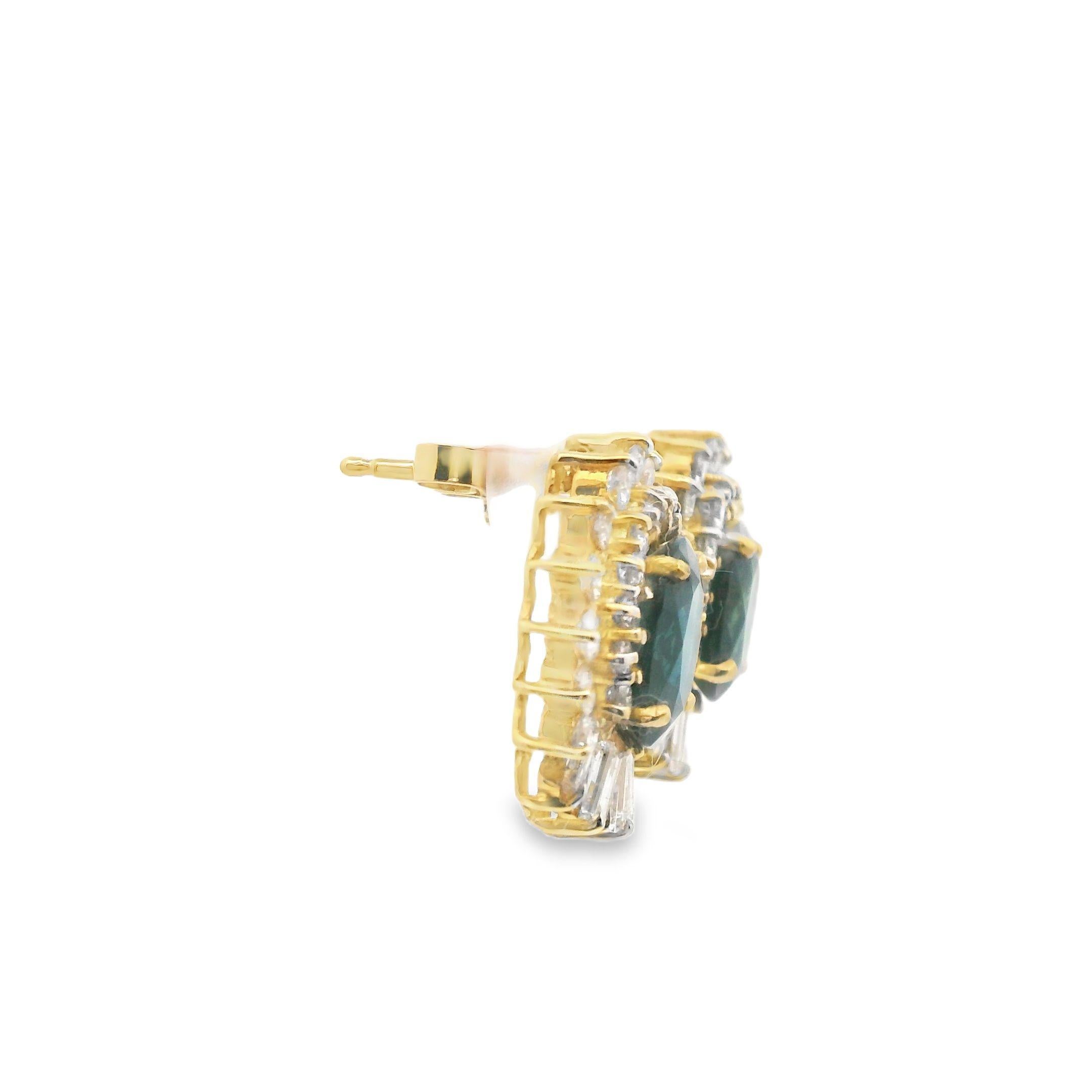 Clous d'oreilles en or jaune 14 carats avec saphir naturel à couleur changeante de 4 carats et diamants Bon état - En vente à Lexington, KY