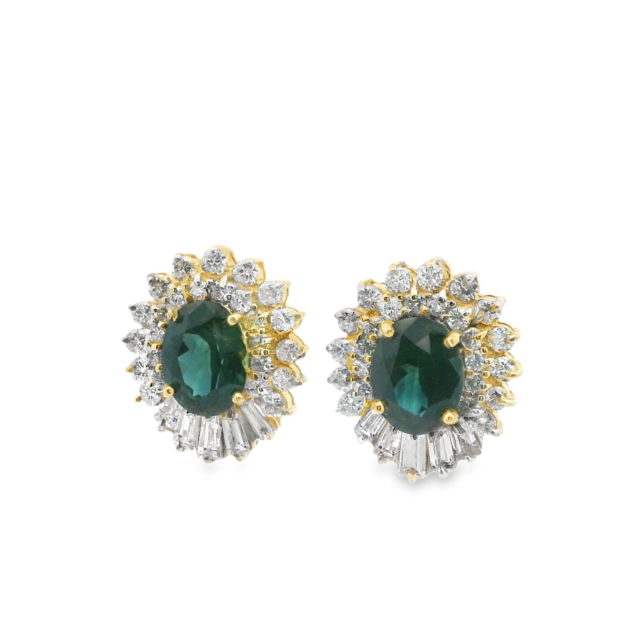 Clous d'oreilles en or jaune 14 carats avec saphir naturel à couleur changeante de 4 carats et diamants Pour femmes en vente
