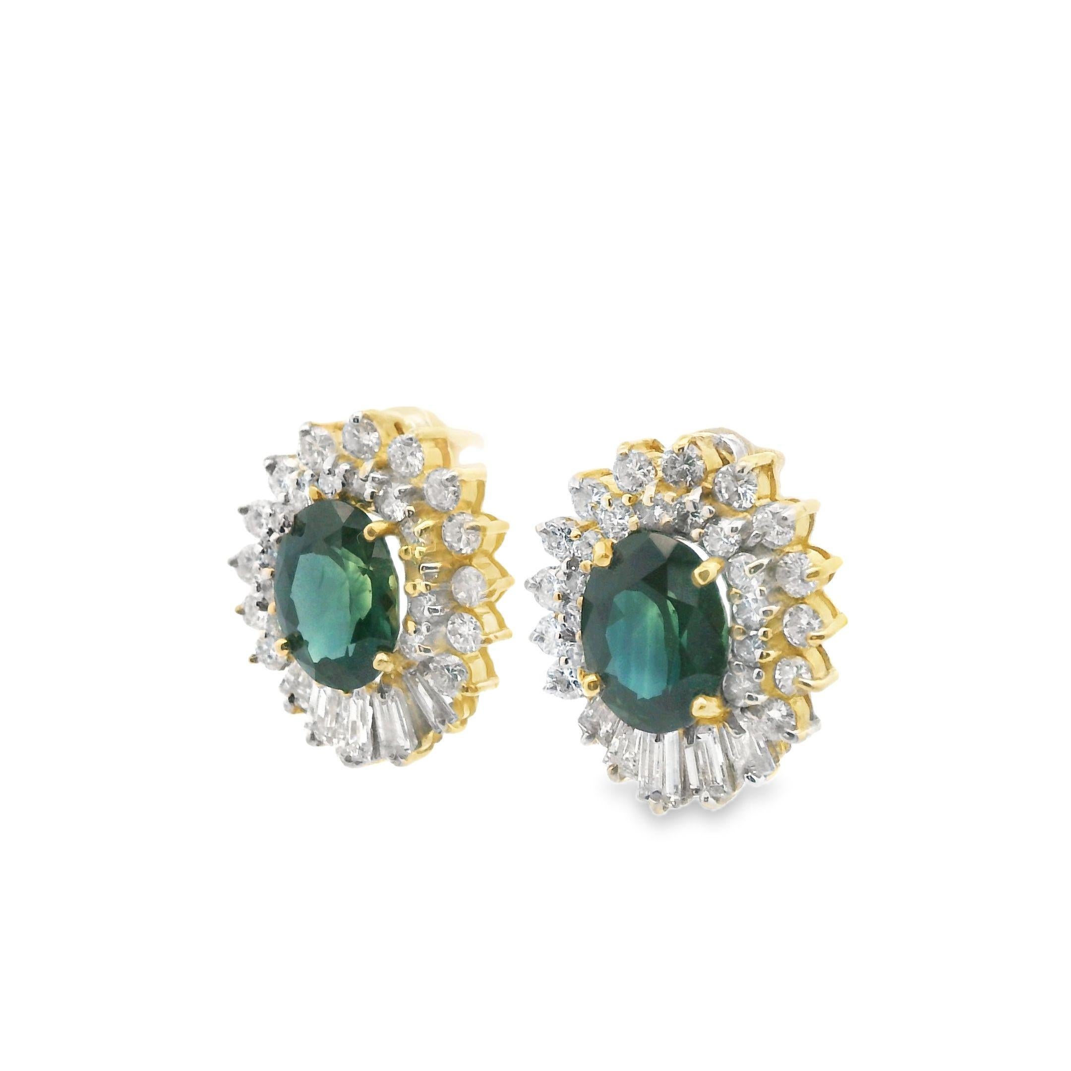 Clous d'oreilles en or jaune 14 carats avec saphir naturel à couleur changeante de 4 carats et diamants en vente 1