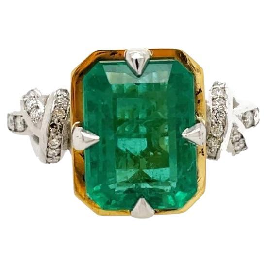 4ct Emerald Cut Emerald ring in platinum and 22k yellow gold For Sale