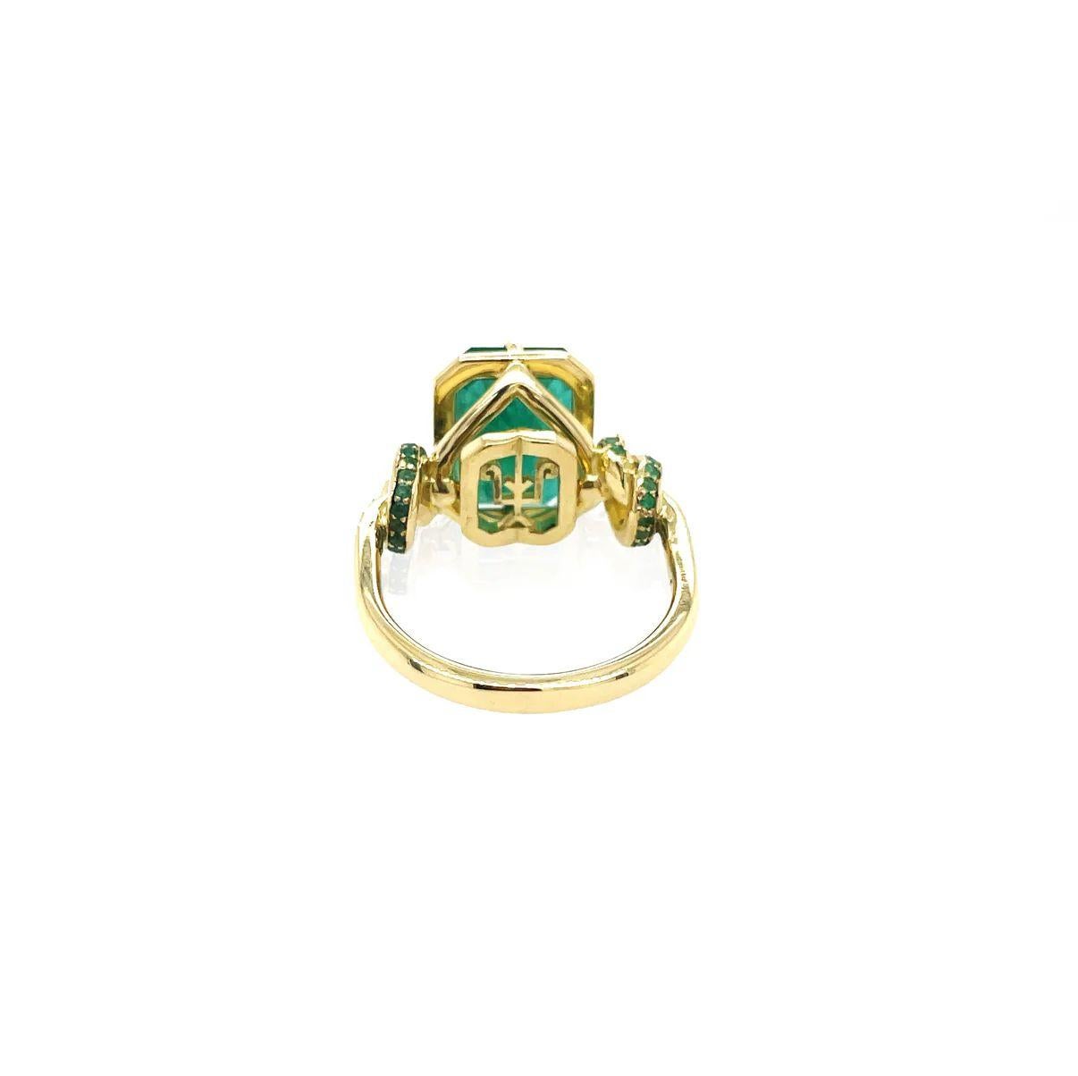 For Sale:  4ct Emerald Cut Forget Me Knot in 18ct yellow gold 4