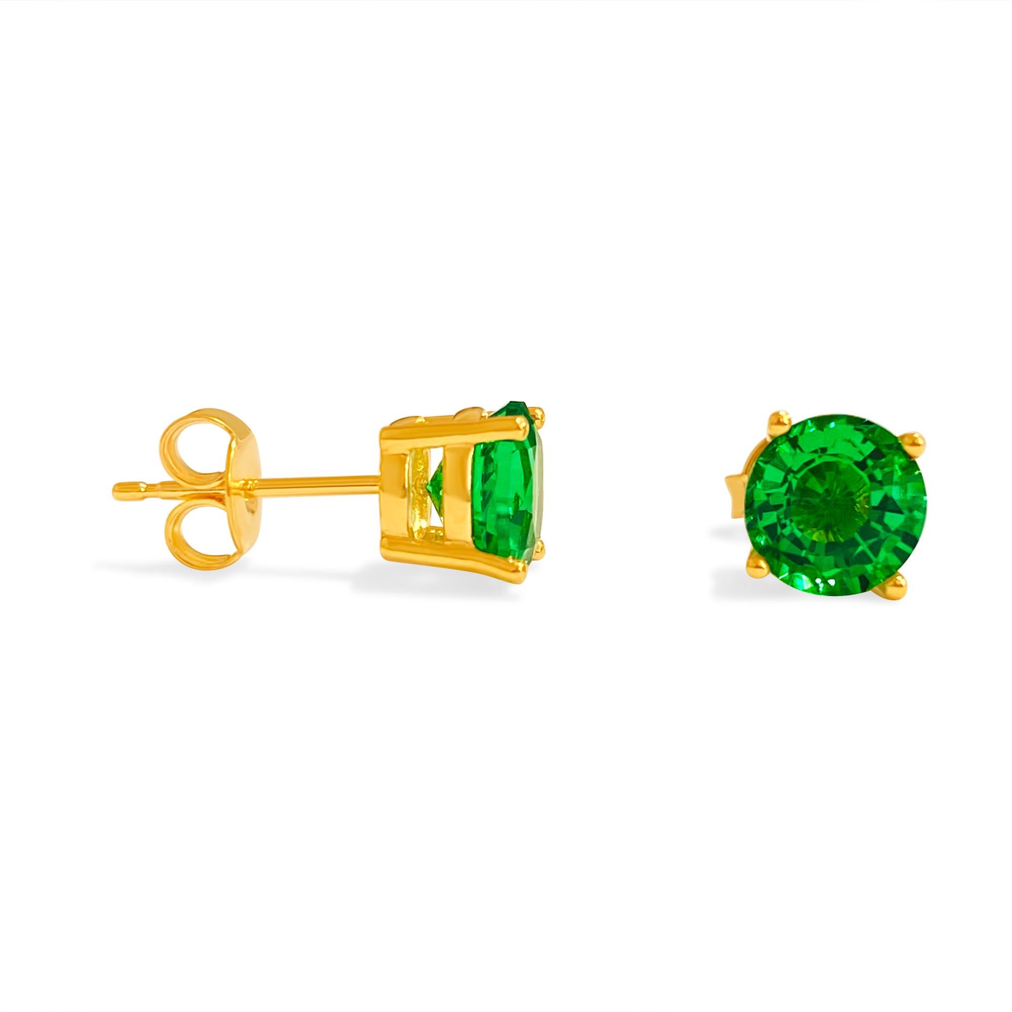 Edwardian 4ct Emerald Studs in 14k Yellow Gold Unisex  For Sale