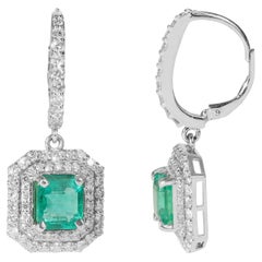 Orecchini a pendente con diamante smeraldo naturale da 4 carati, diamante aureolato in oro 18 carati
