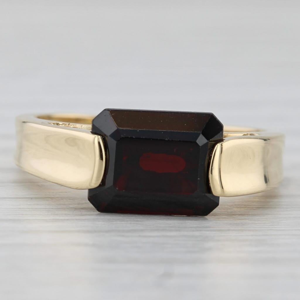 4ct Garnet Solitaire Ring 18k Yellow Gold Size 8.25 In Good Condition For Sale In McLeansville, NC