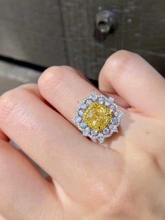4CT Halo White & Yellow Diamond Ring in 18K Gold