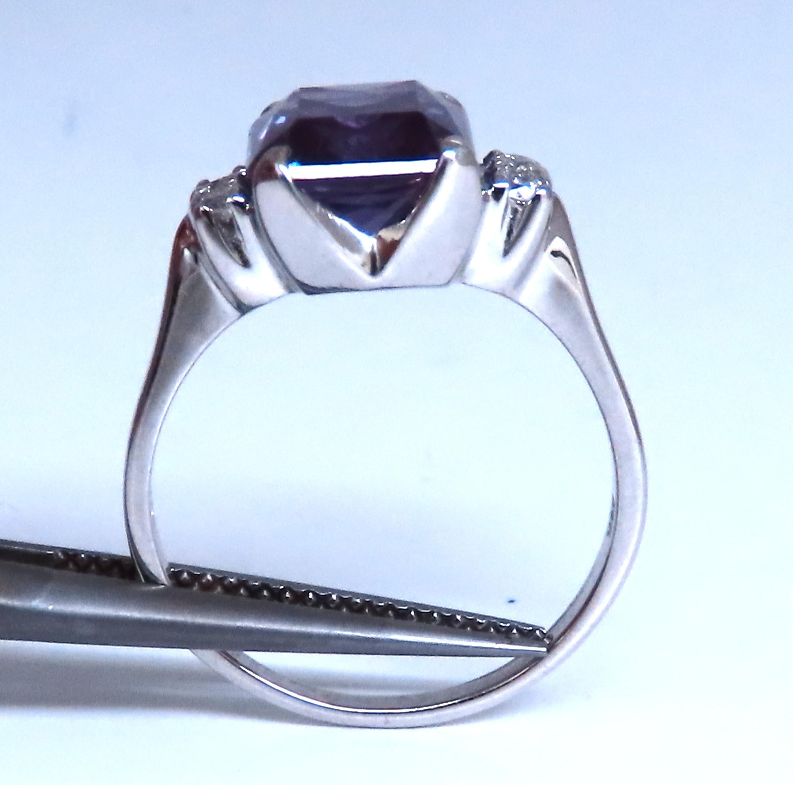 4ct Lab Alexanderite Diamonds Ring 10kt Gold 16511 In New Condition For Sale In New York, NY