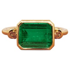 4ct Love Knot Emerald Ring in 18ct Yellow Gold