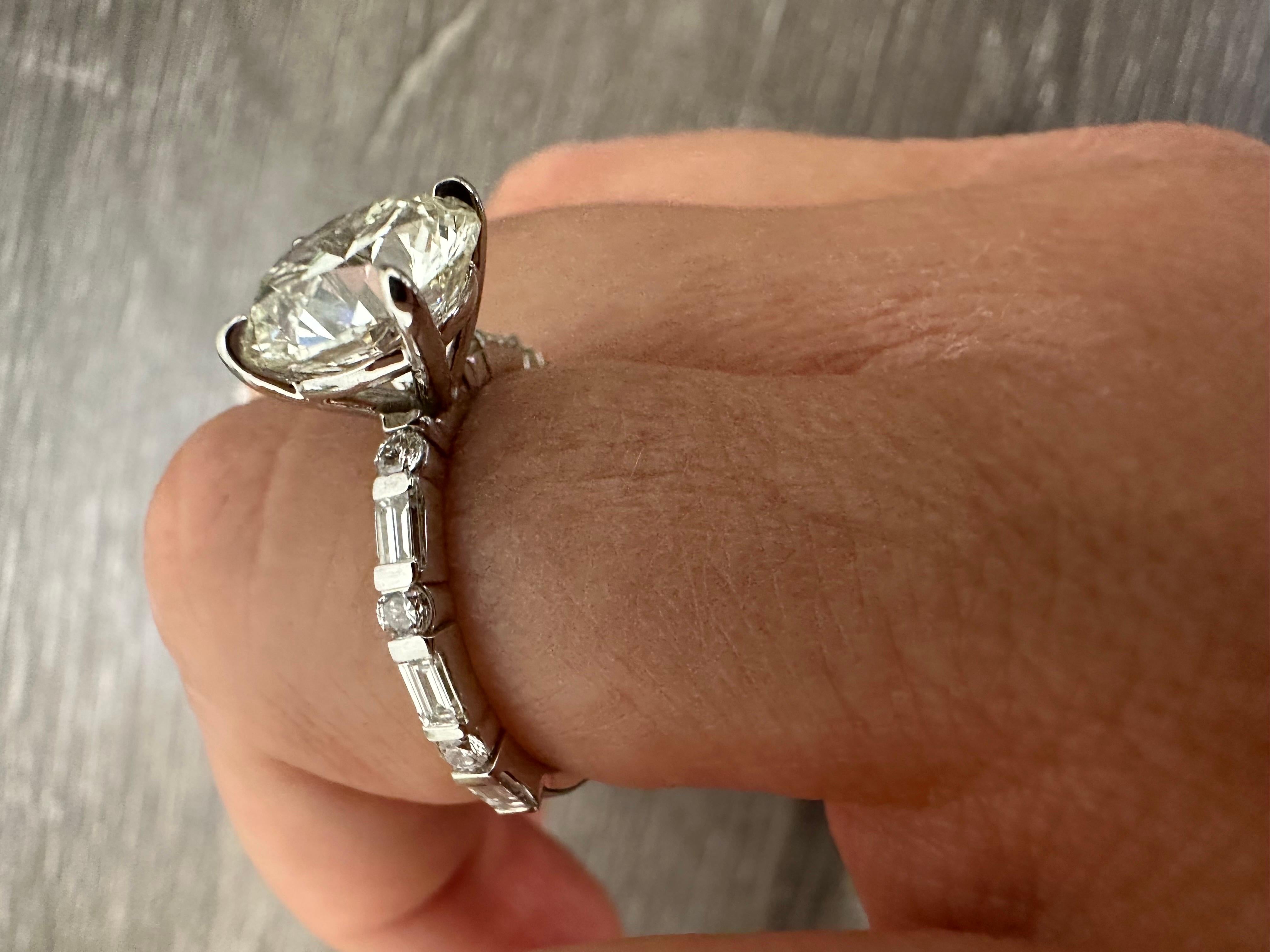 4ct moissanite diamond ring 18Kt white gold engagement ring  For Sale 2