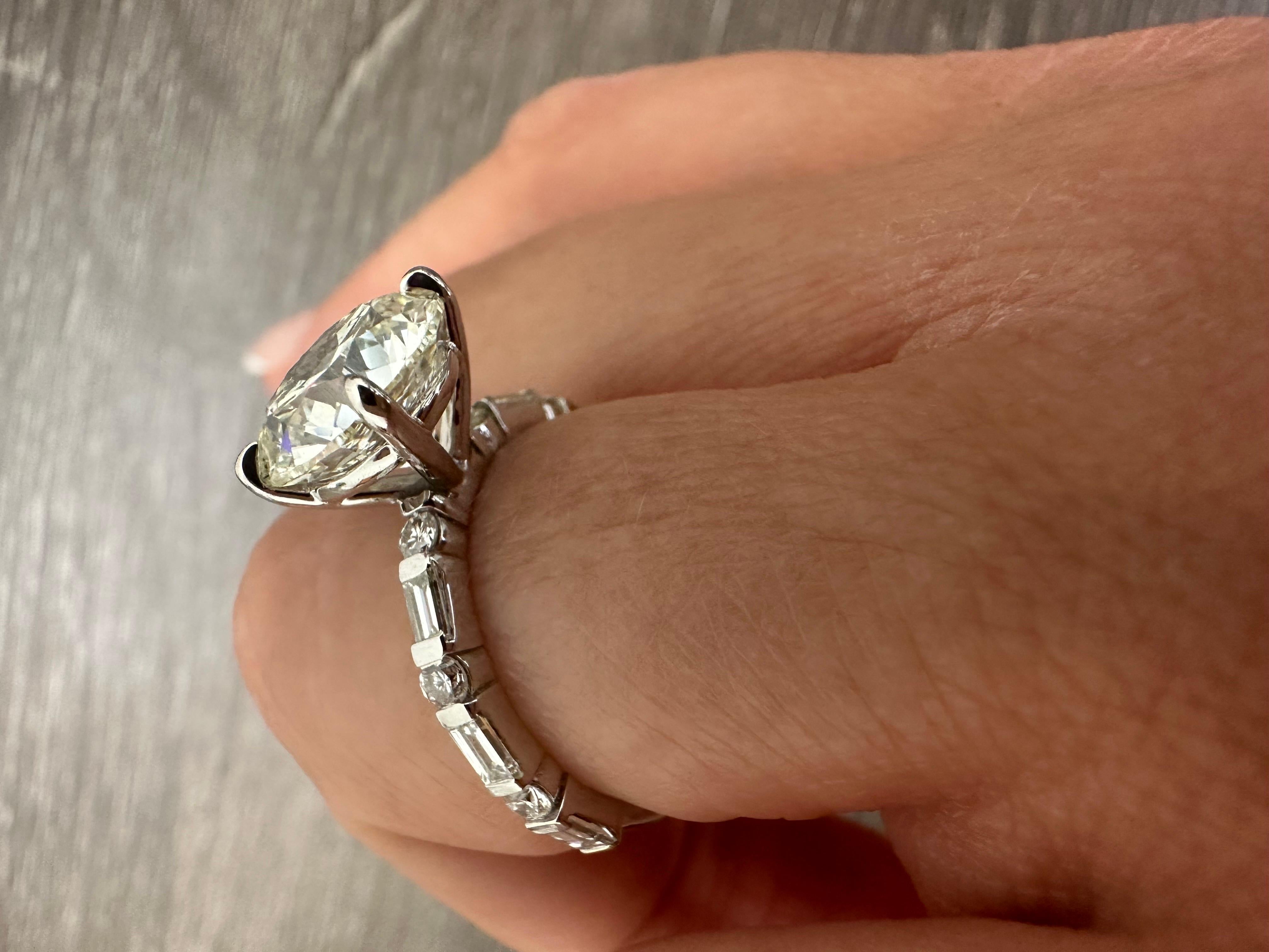 4ct moissanite diamond ring 18Kt white gold engagement ring  For Sale 3