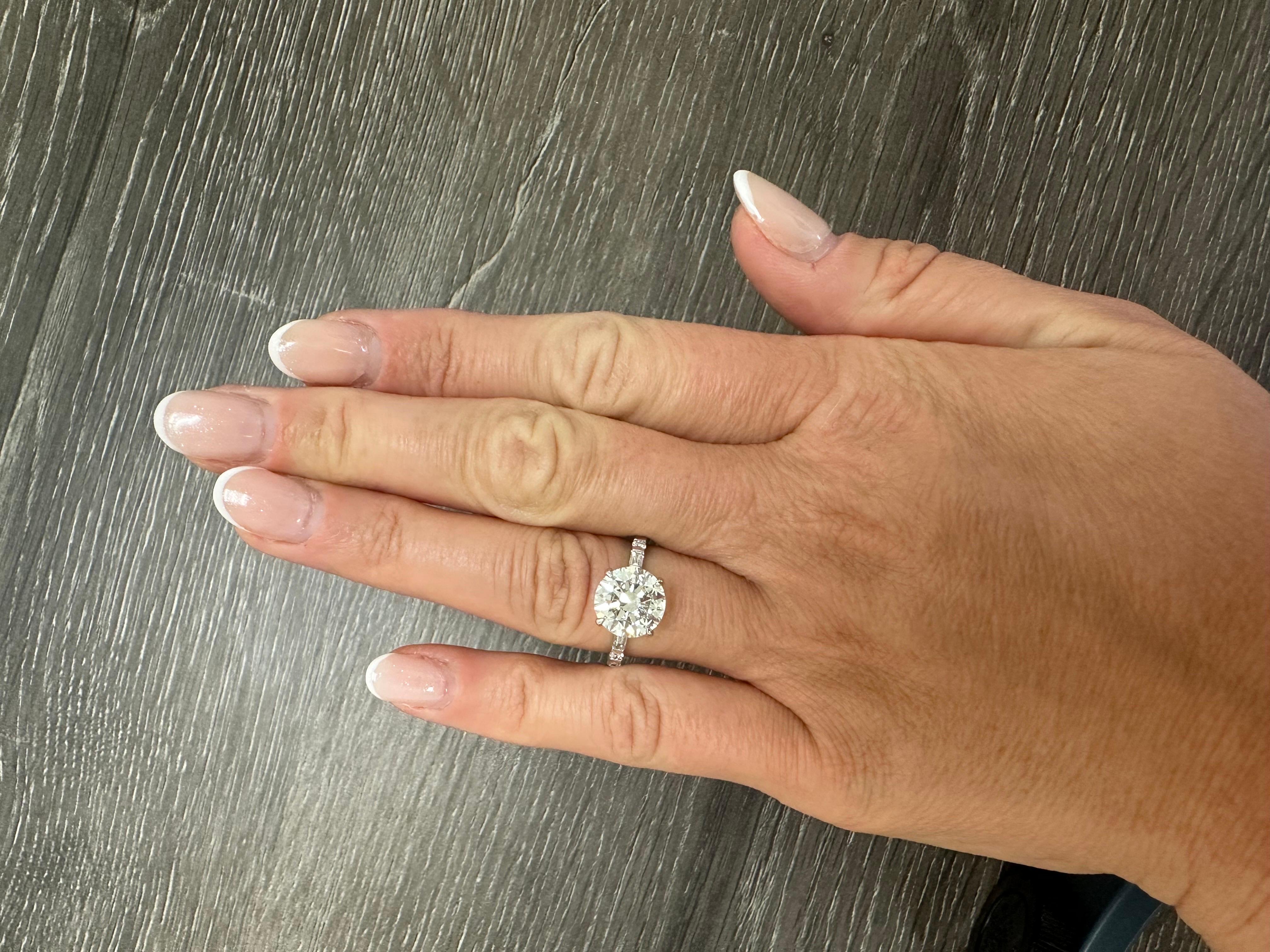 4ct moissanite diamond ring 18Kt white gold engagement ring  For Sale 4