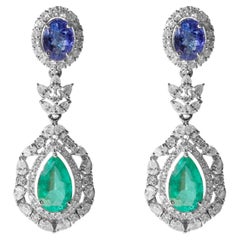 Pendientes colgantes de esmeralda natural de 4 ct y tanzanita de 2 ct Halo de diamantes en oro de 18k