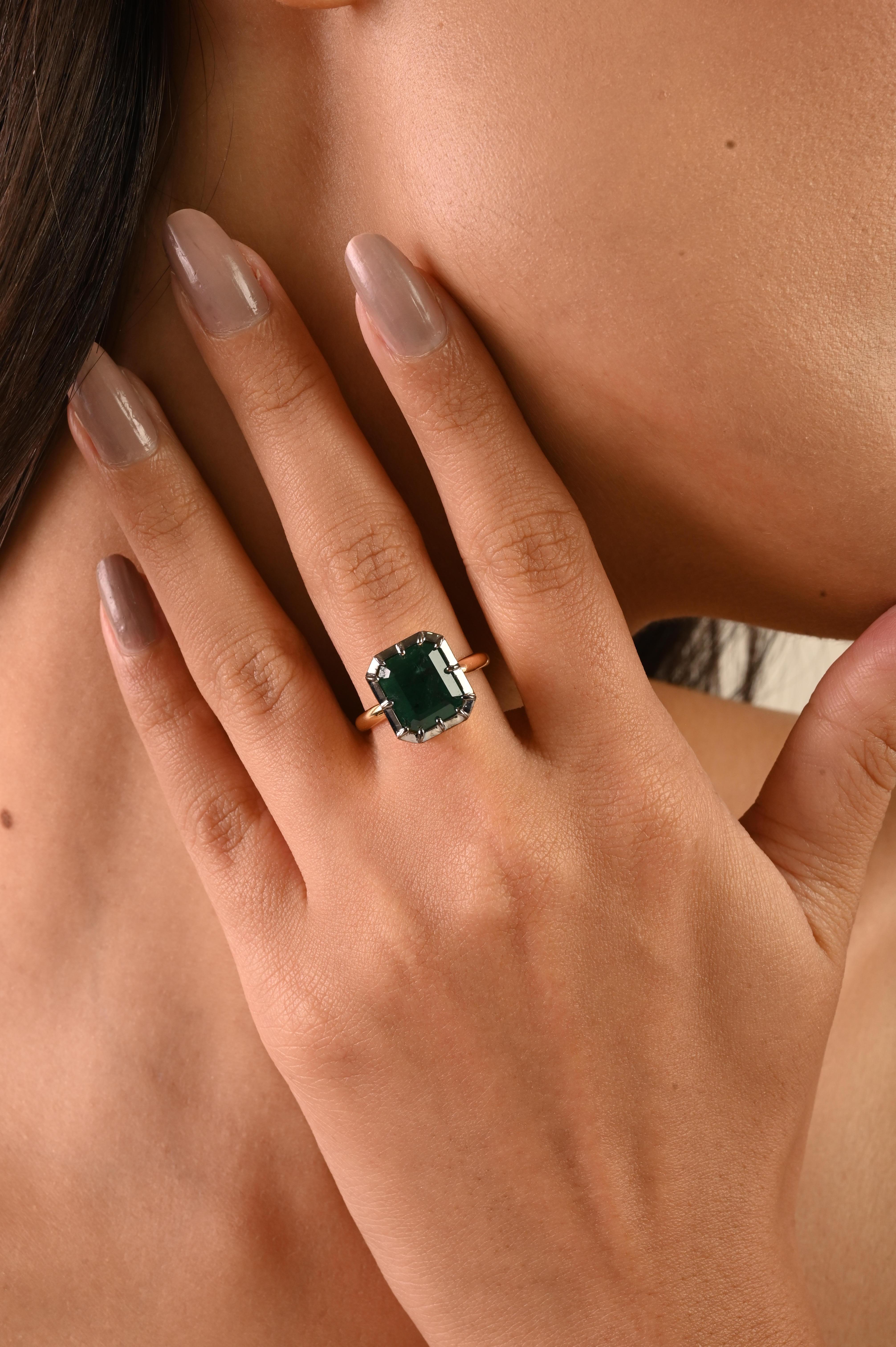 En vente :  Bague solitaire de style géorgien en or 18 carats avec rhodium noir, 4 carats d'émeraude naturelle 6