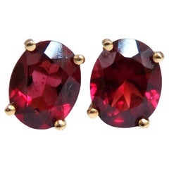 4 Karat natürlicher ovaler roter Granat-Ohrstecker 14 Karat