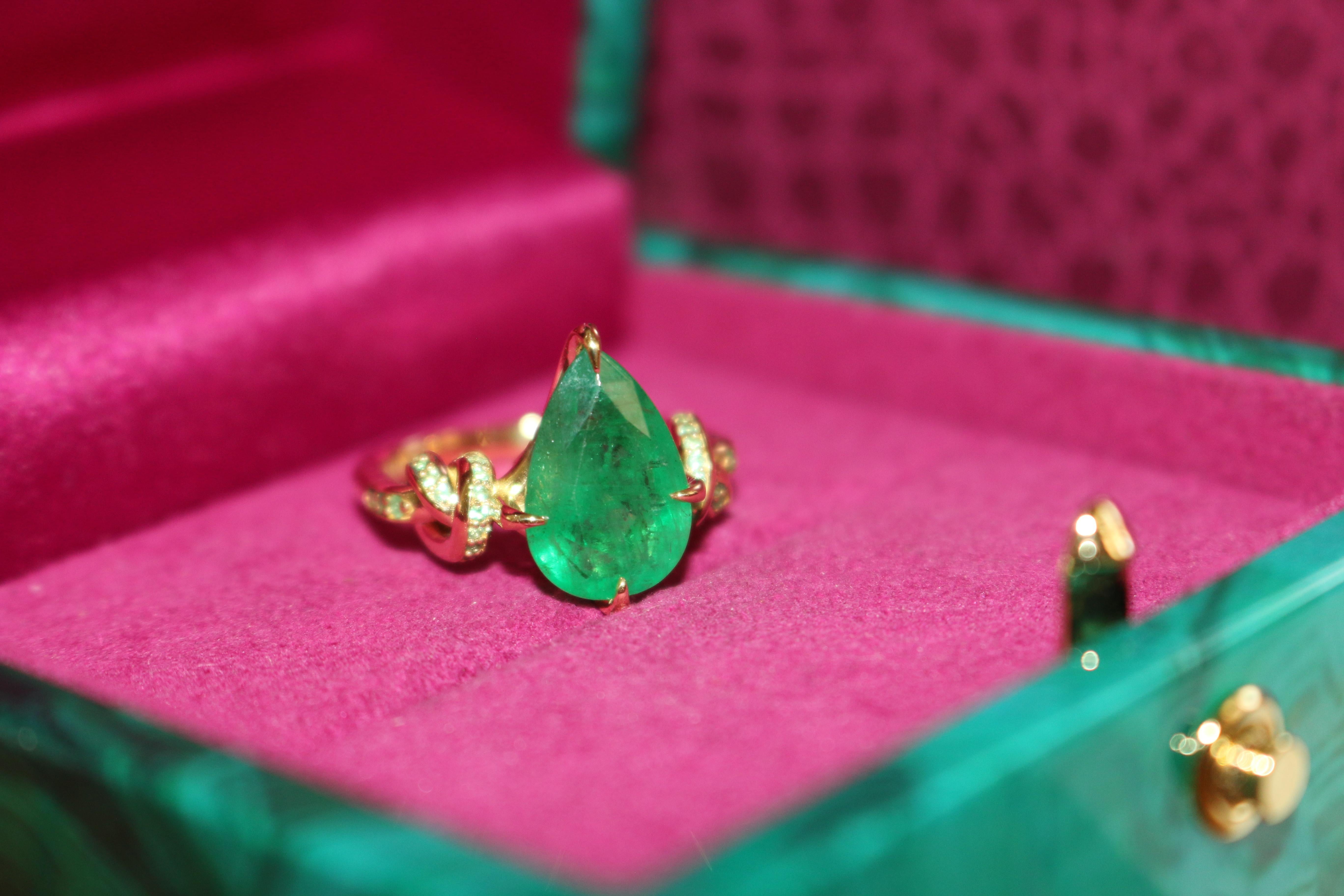 4ct Pear Cut Emerald Solitaire with Emeralds in 18ct Yellow Gold For Sale 6