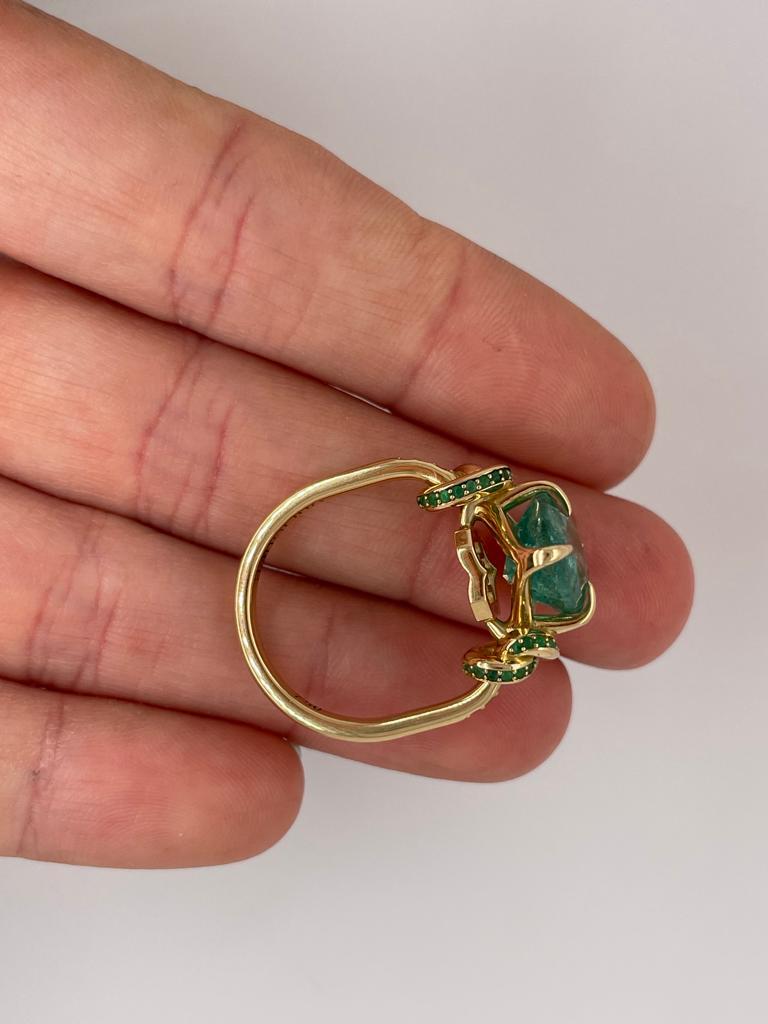 4ct pear cut emerald solitaire with emeralds in 18ct yellow gold 8