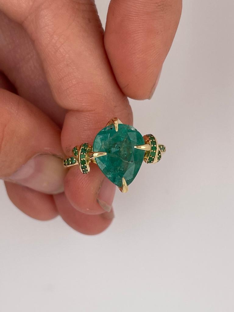 4ct pear cut emerald solitaire with emeralds in 18ct yellow gold 11