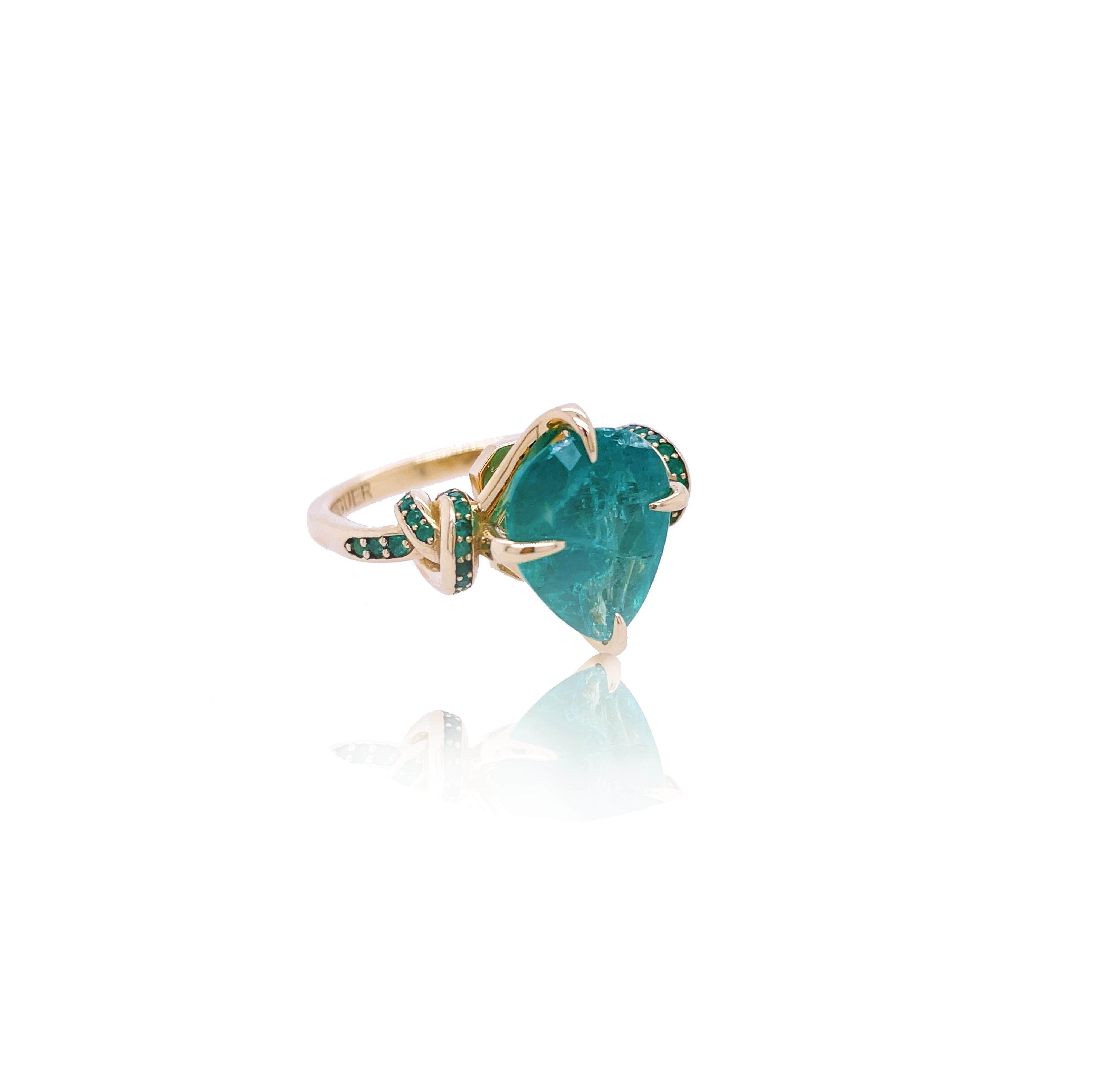 4ct Pear Cut Emerald Solitaire with Emeralds in 18ct Yellow Gold For Sale 3
