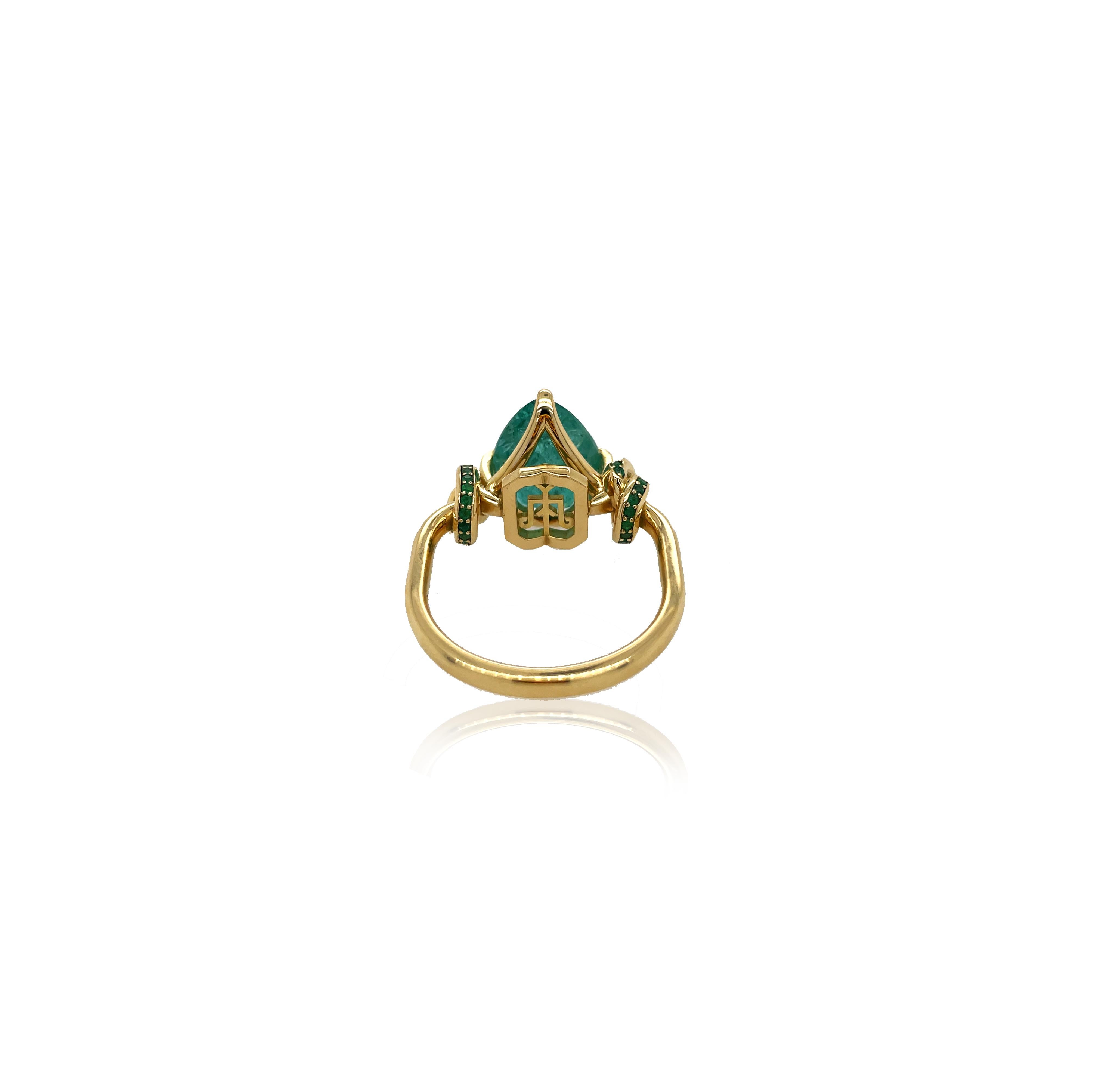 4ct Pear Cut Emerald Solitaire with Emeralds in 18ct Yellow Gold For Sale 4