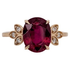 Anillo de rubí de 4 ct con acentos de diamantes extraídos de la tierra en oro amarillo macizo de 14 quilates ovalado de 10x8 mm