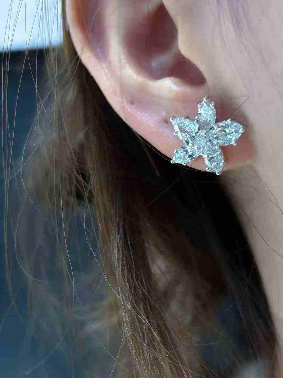 4ct White Diamond Large Stud Earrings in vendita 6