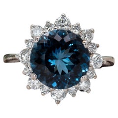 Anello con Topazio Blu di Londra da 4 carati e diamante naturale aureolato in oro massiccio 14K  RD 9mm