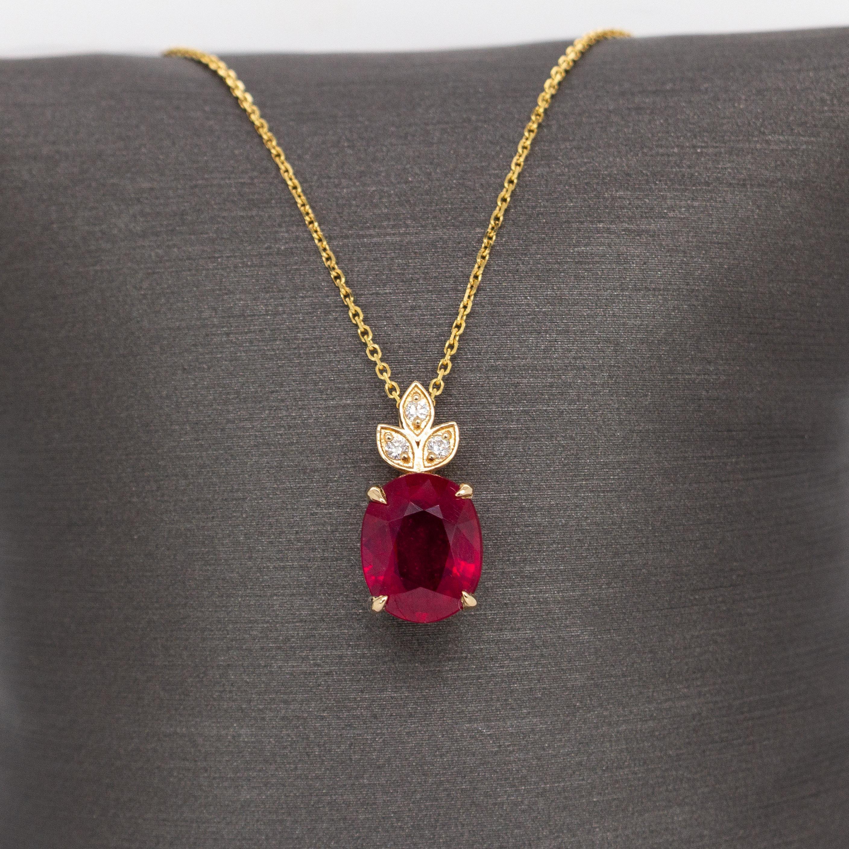 Art déco Pendentif en or massif 14K avec rubis de Madagascar de 4cts et accents de diamants naturels en vente