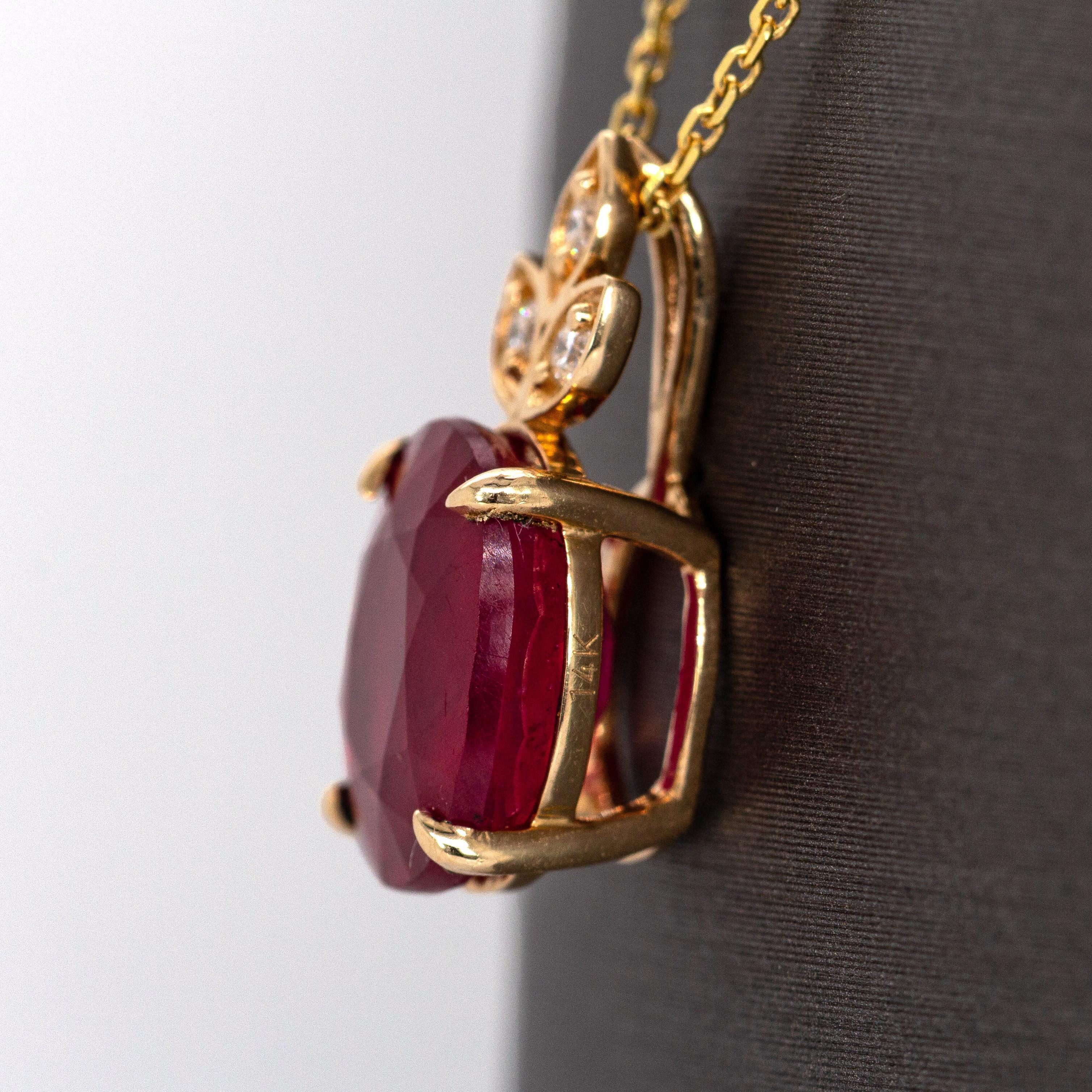 Pendentif en or massif 14K avec rubis de Madagascar de 4cts et accents de diamants naturels en vente 1