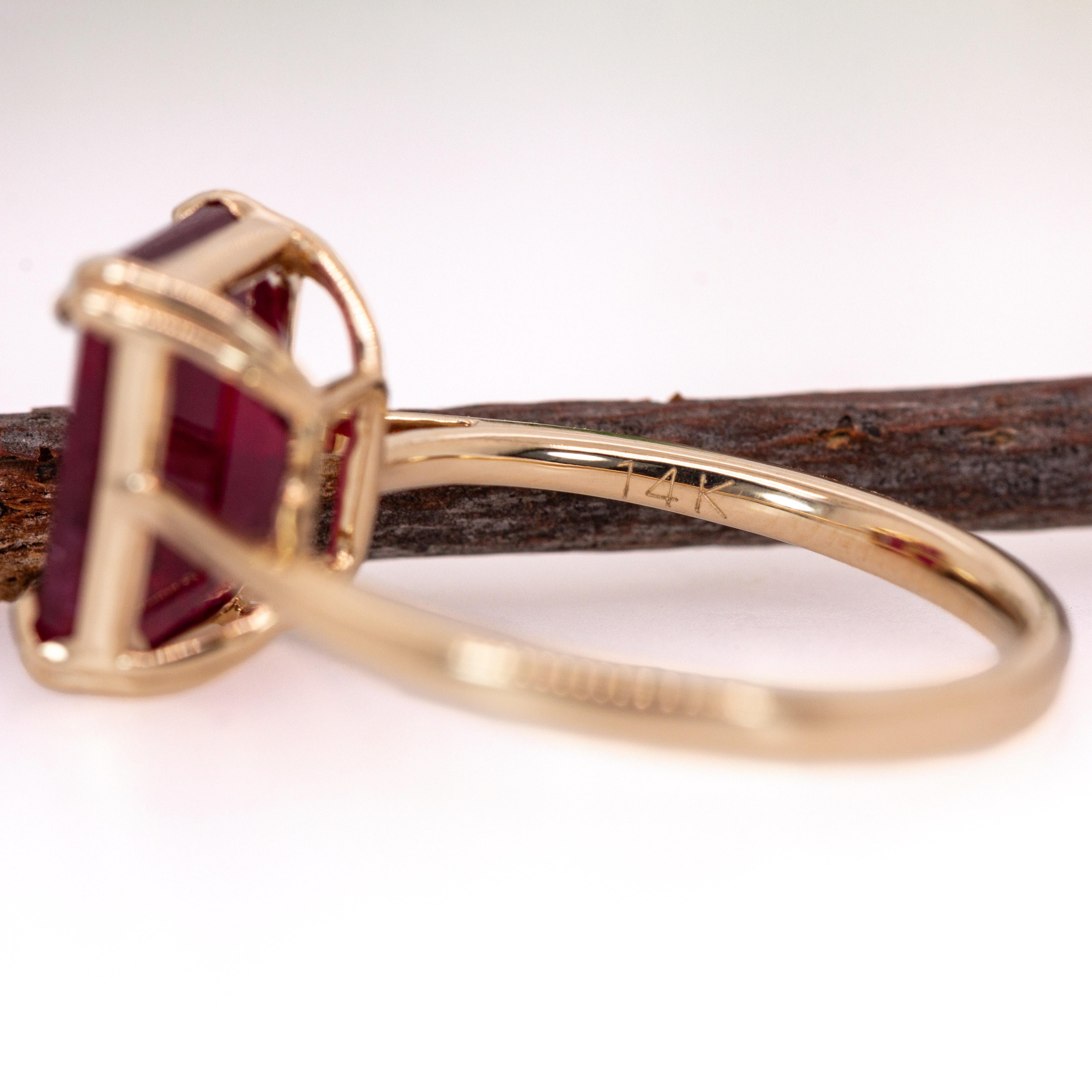 Bague solitaire 4cts en or jaune 14K avec rubis de Madagascar  EM 9x7mm Neuf - En vente à Columbus, OH