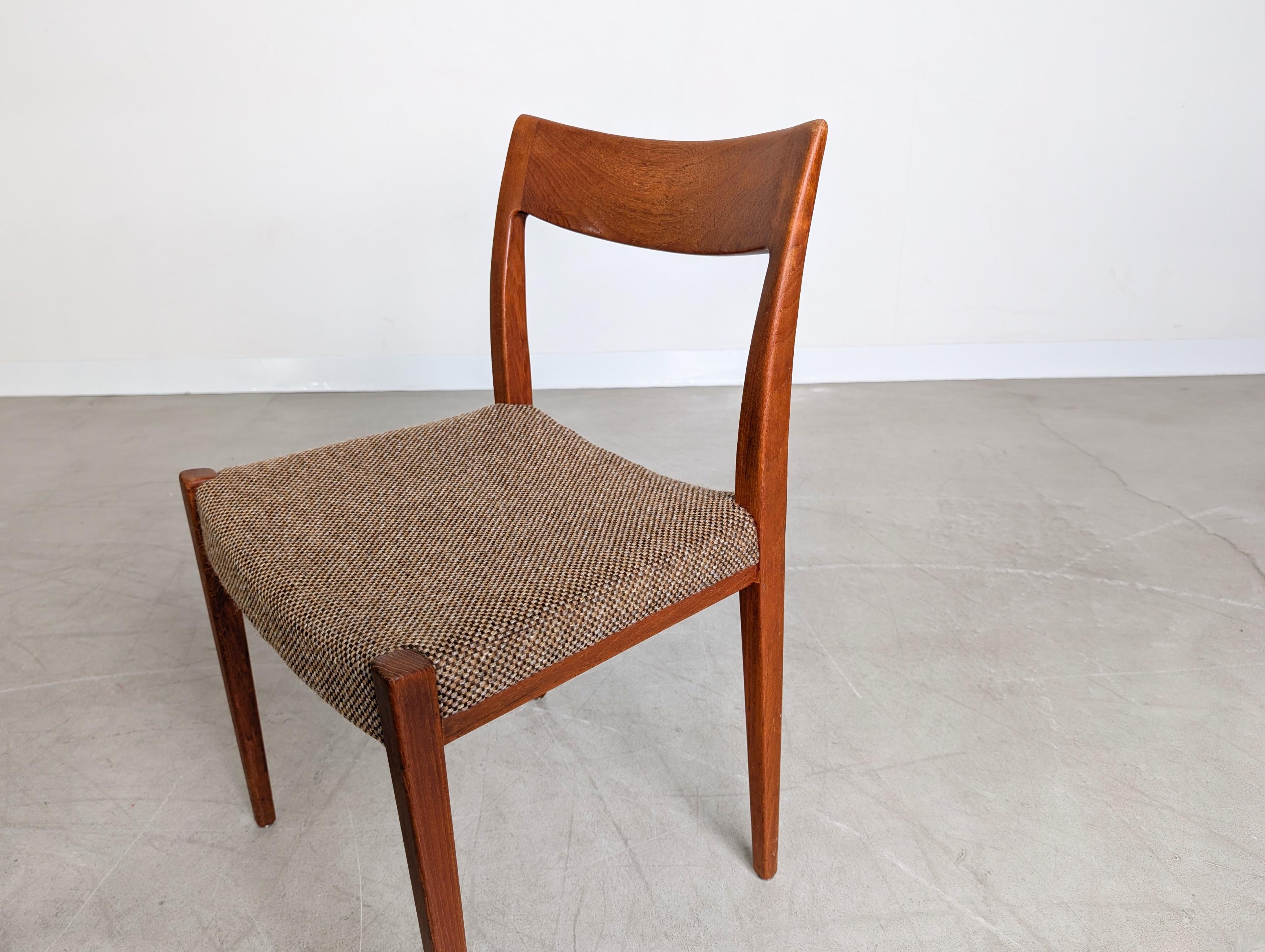 Metà XX secolo 4er Set Kontiki Midcentury Stühle Hugo Troeds Yngve Ekström Teak in vendita