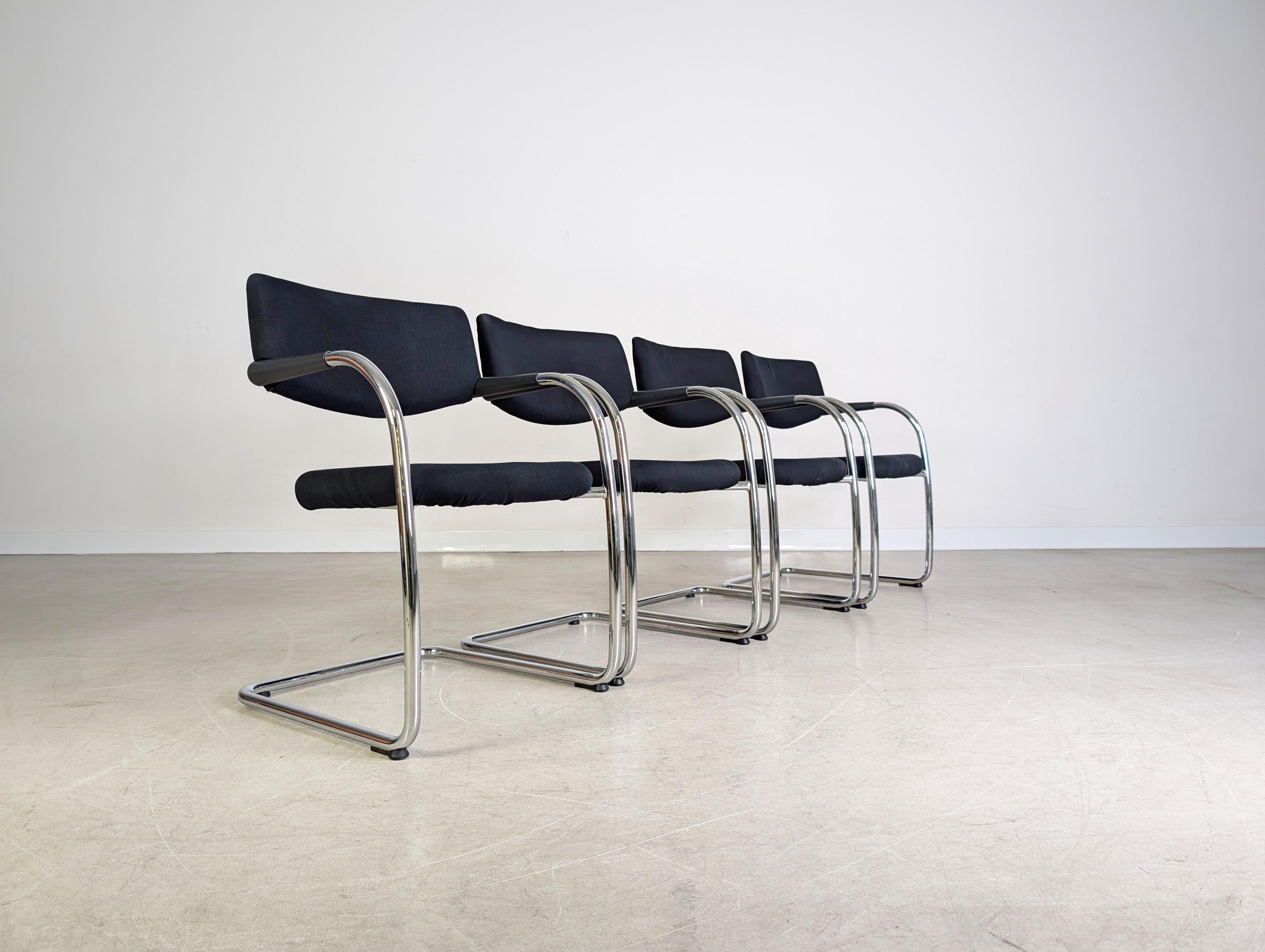 Wir bieten ein wunderschönes 4er Set Vitra 