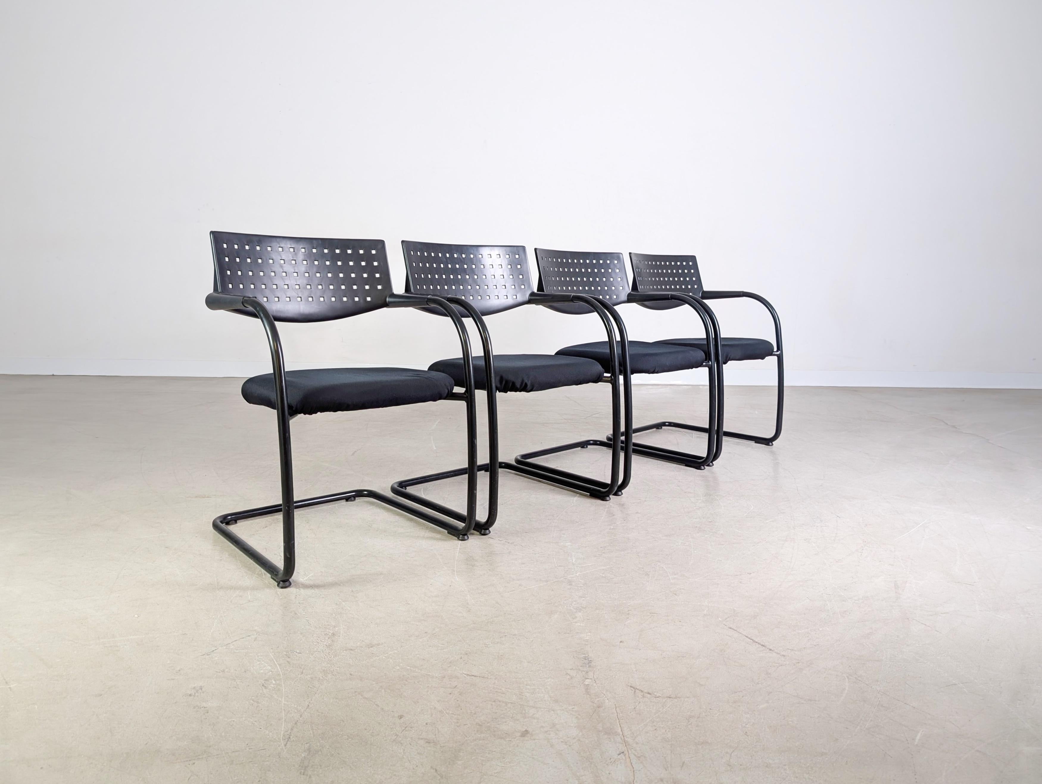 Postmoderne 4er Set Vitra Visavis Stühle Design Freischwinger Armlehnstuhl en vente