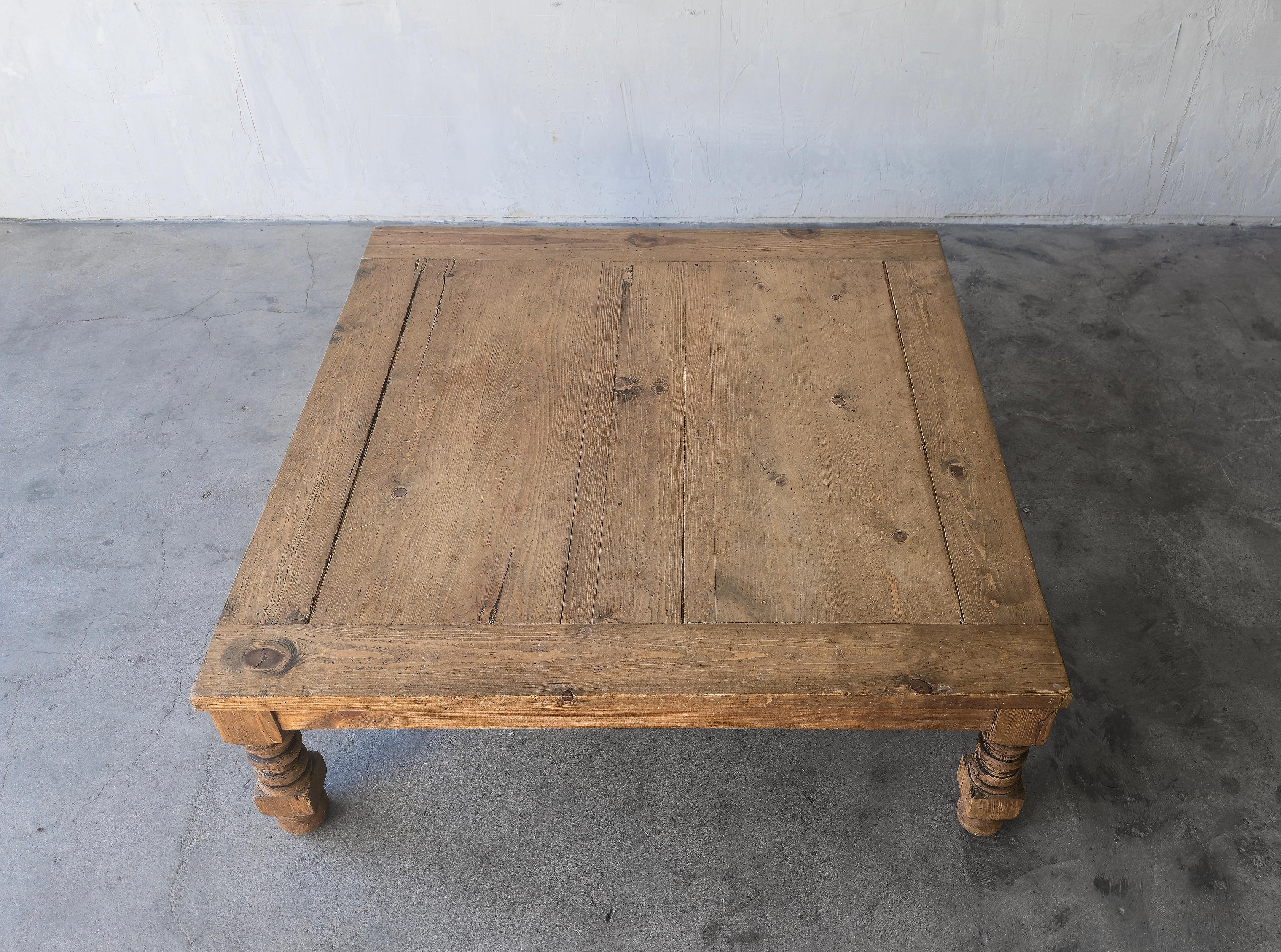 Rustique Table basse en pin anglais rustique et antique de 4ft Square en vente