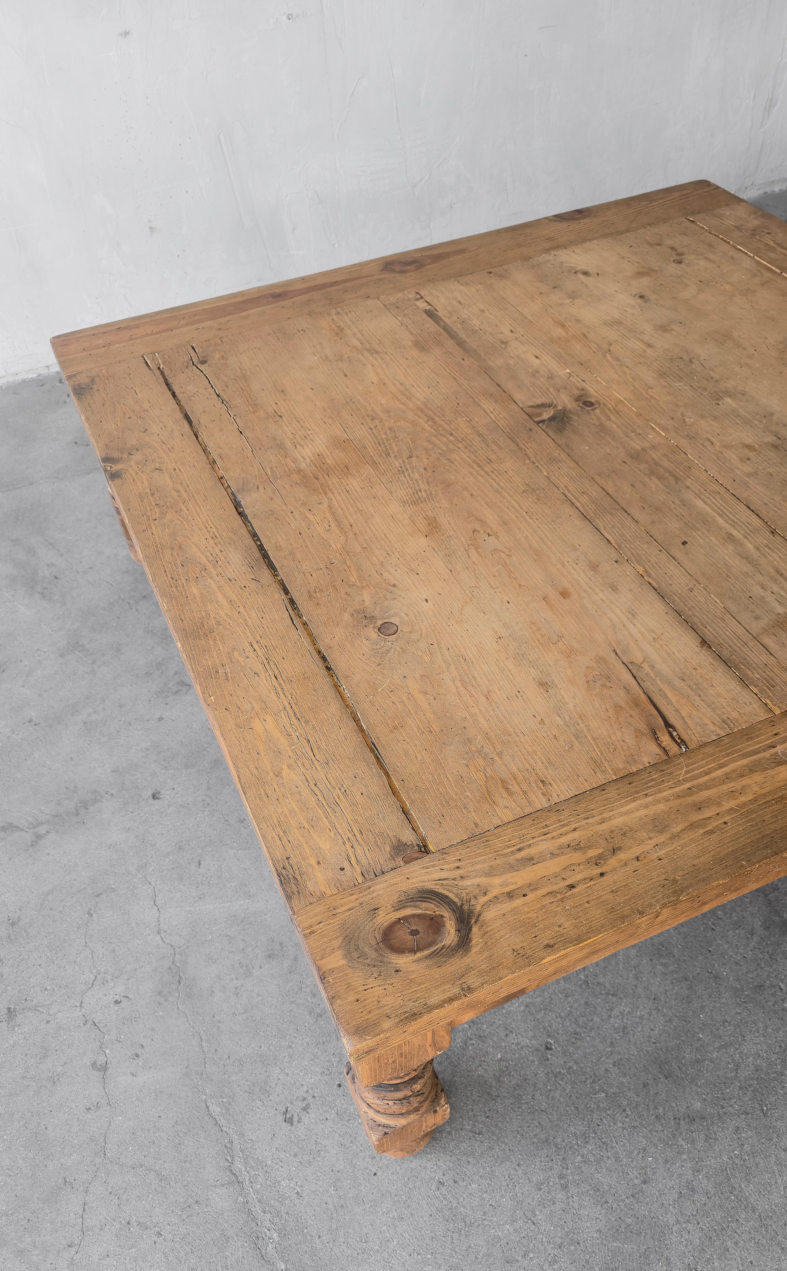 Bois Table basse en pin anglais rustique et antique de 4ft Square en vente