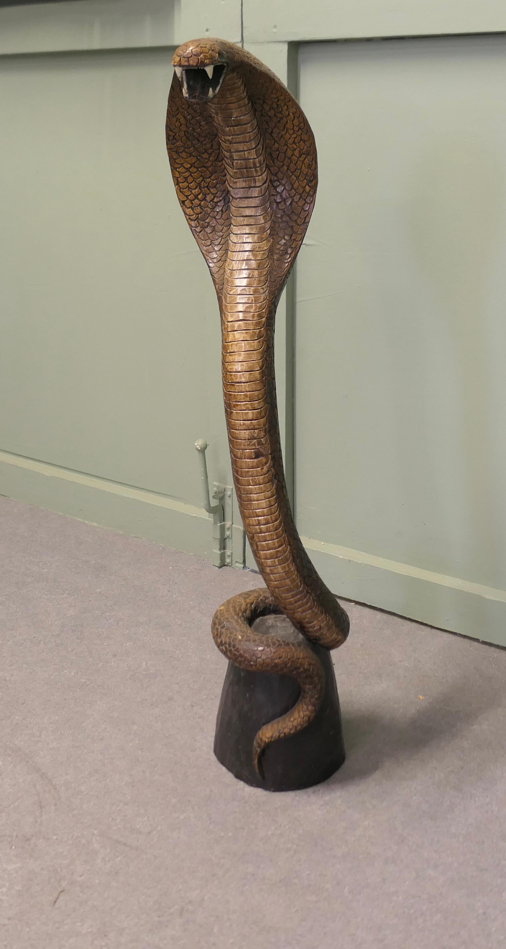 Cobra di legno intagliato a mano alto 4 piedi In condizioni buone in vendita a Godshill, Isle of Wight