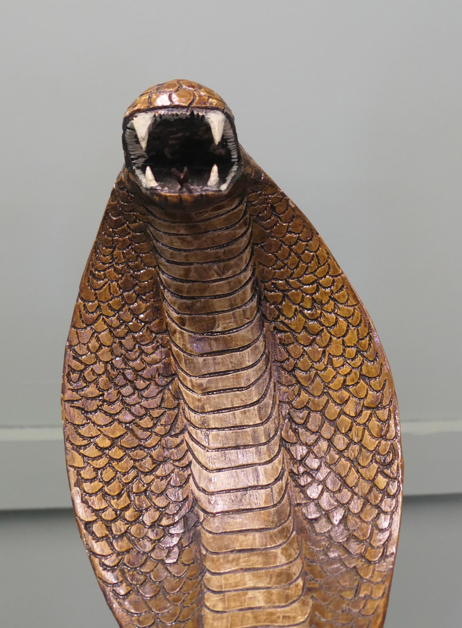 Cobra di legno intagliato a mano alto 4 piedi in vendita 1