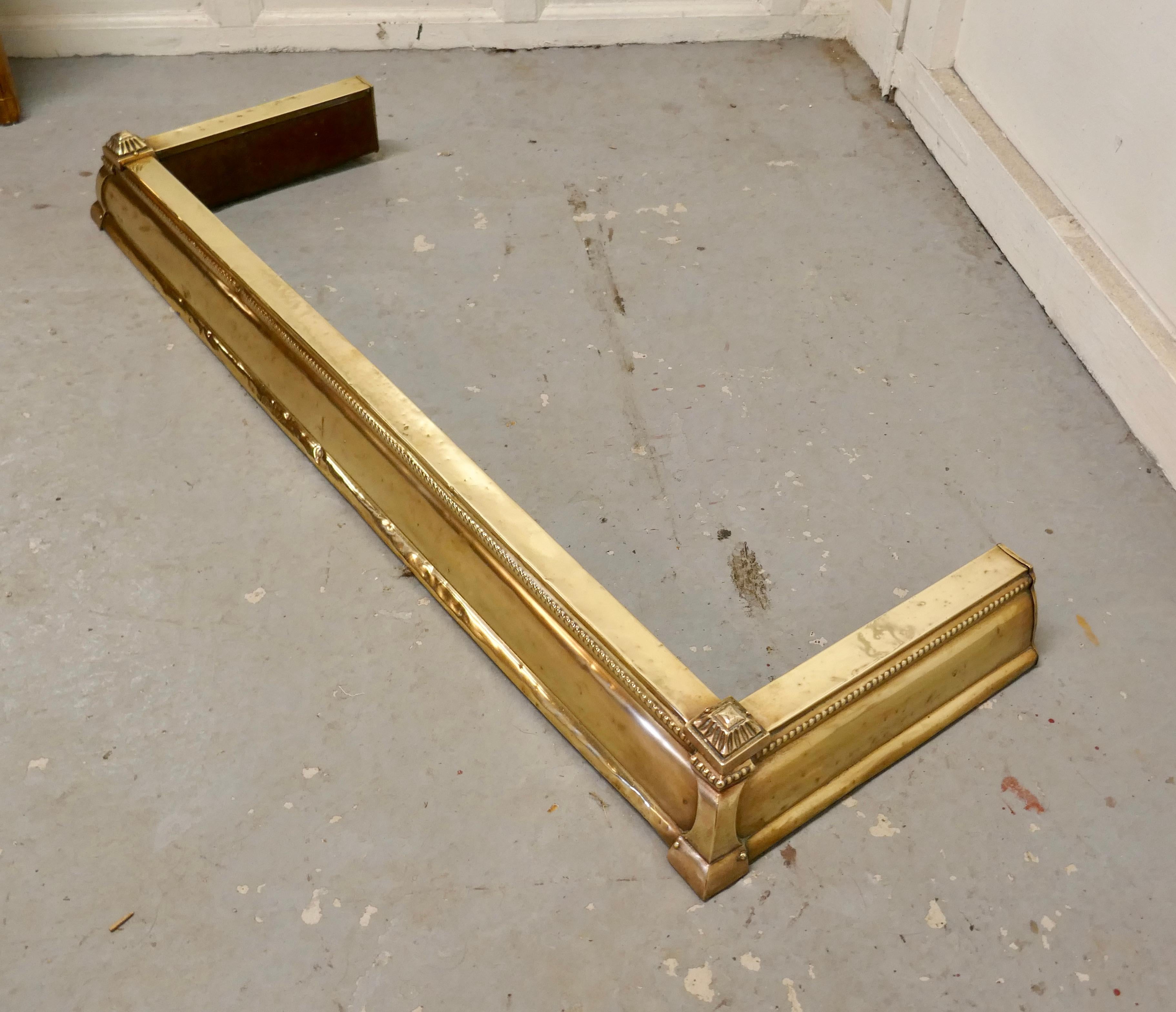 Victorian Brass Fender In Good Condition For Sale In Chillerton, Isle of Wight