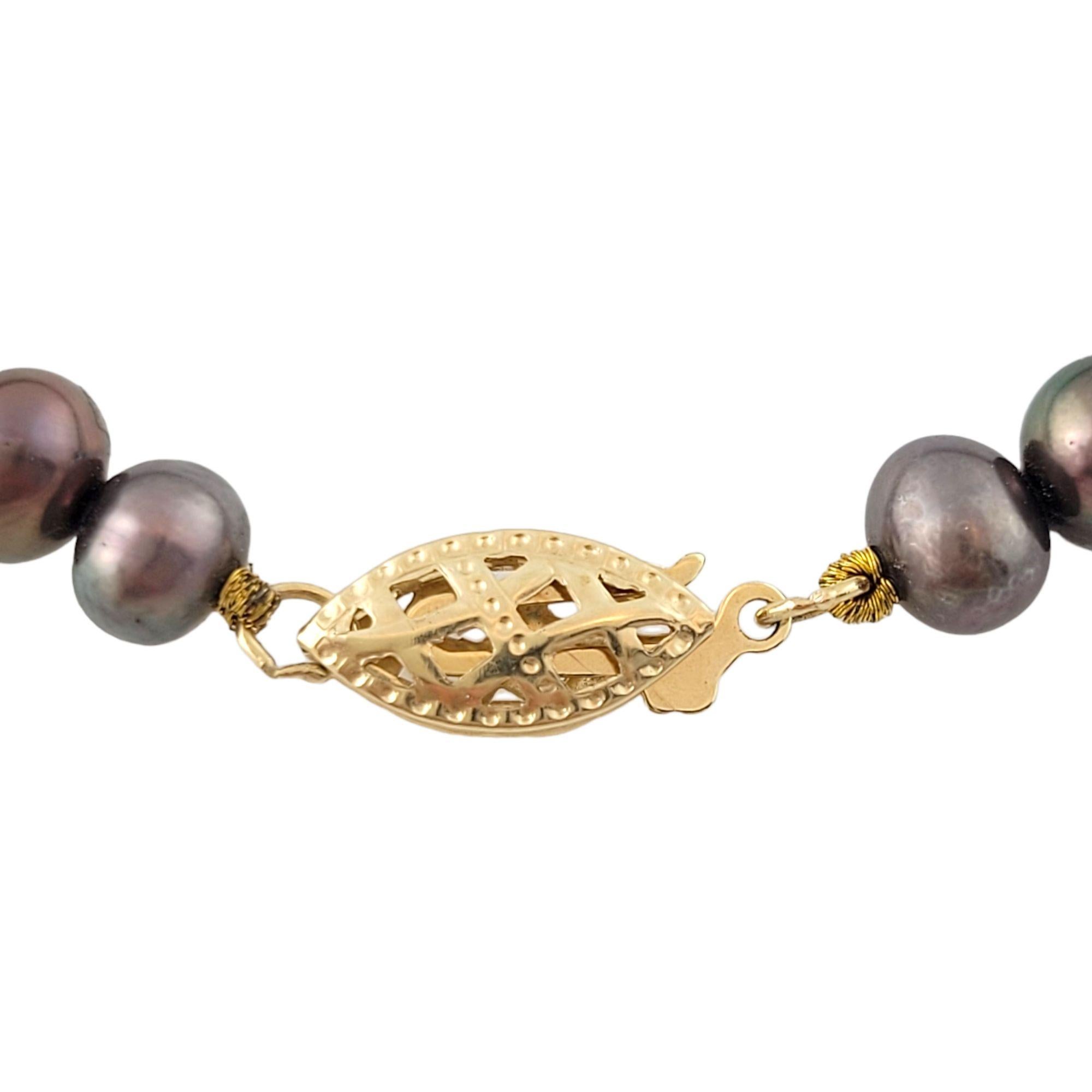 Gorgeous freshwater pearl bracelet with 14K yellow gold clasp!

(38 pearls)

Pearl size: approximately 5.5mm each

Bracelet fits up to 7.25