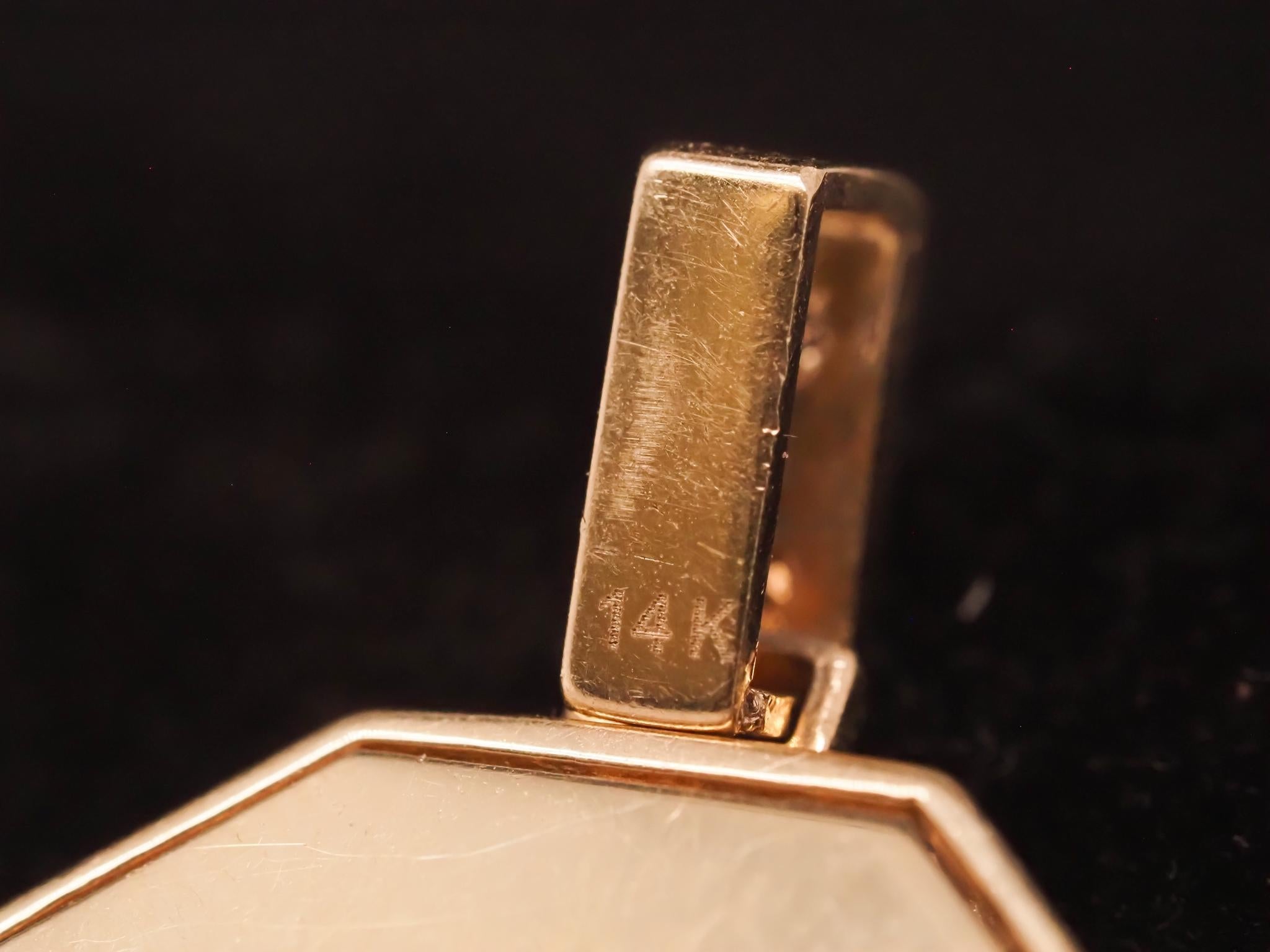 4K Yellow Gold Scorpion Diamond Pendant In Excellent Condition For Sale In Atlanta, GA