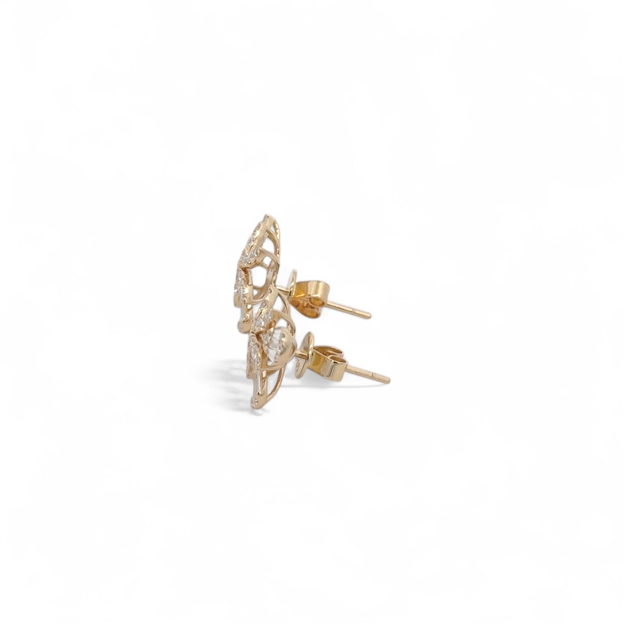 Taglio rotondo Borchie a fiore in oro giallo 14K in vendita