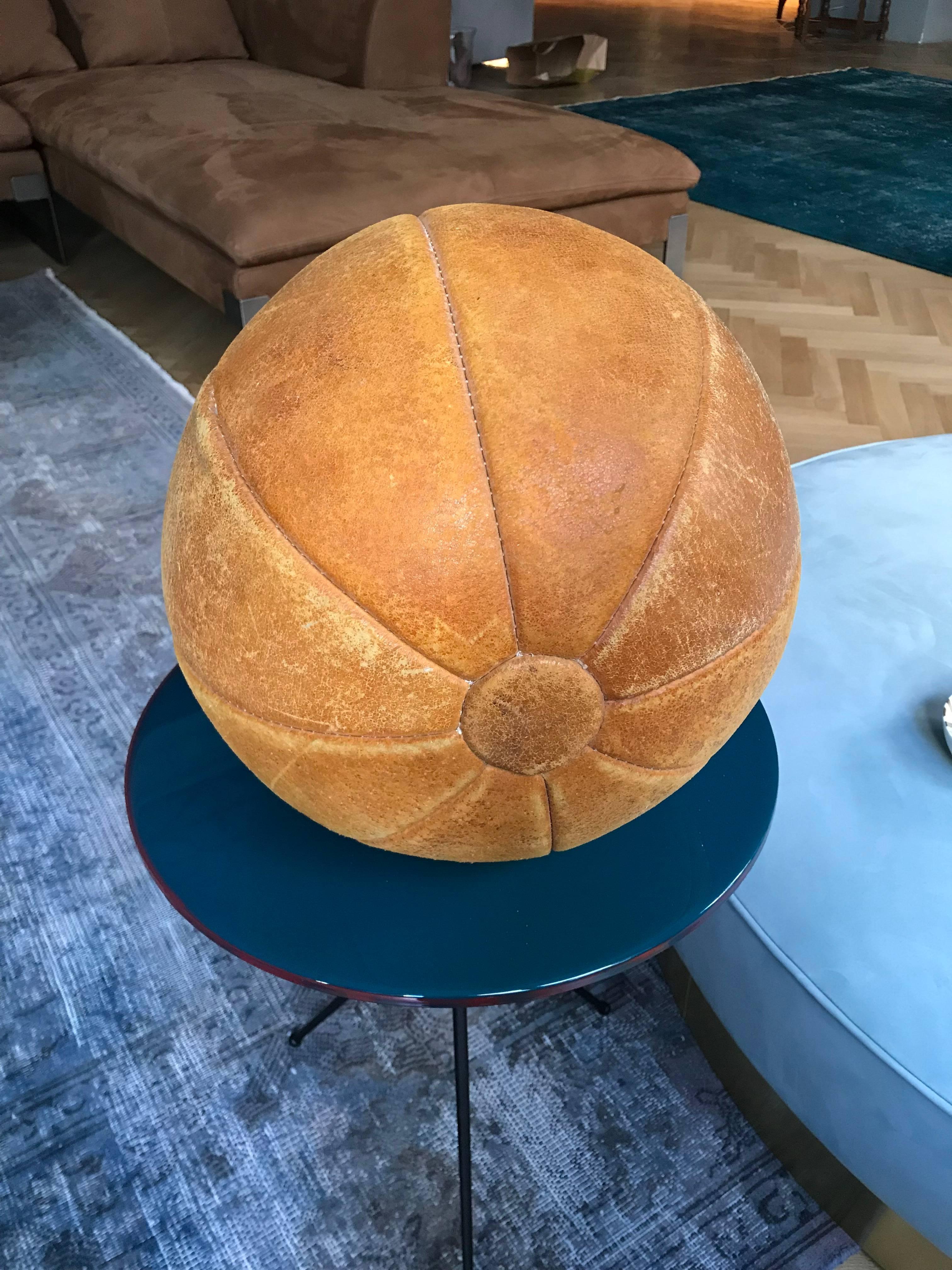 Medicine Ball aus Leder, Vintage, 1930er Jahre, Deutschland (Handgefertigt) im Angebot