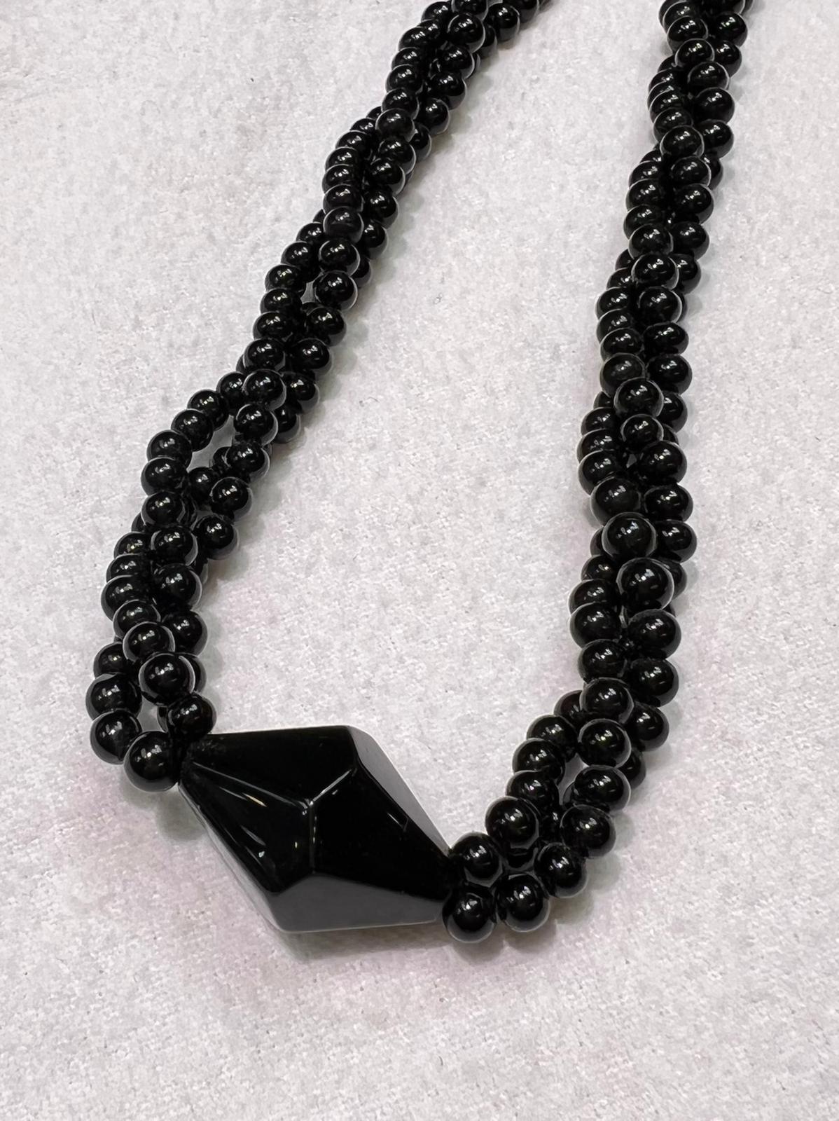 4mm Black onyx with 14k goldfish hook with 1 piece onyx centerpiece 14X20 15 inches

The calming effect of black onyx makes it useful for coping with difficult emotions like loss and worry. Yin and yang are further balanced by black onyx. It aids