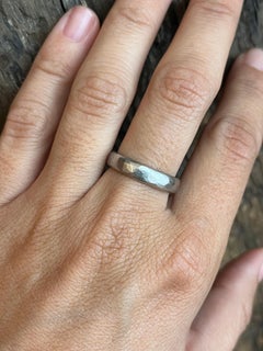 4mm Comfort Fit Hammered Platinum Wedding Band