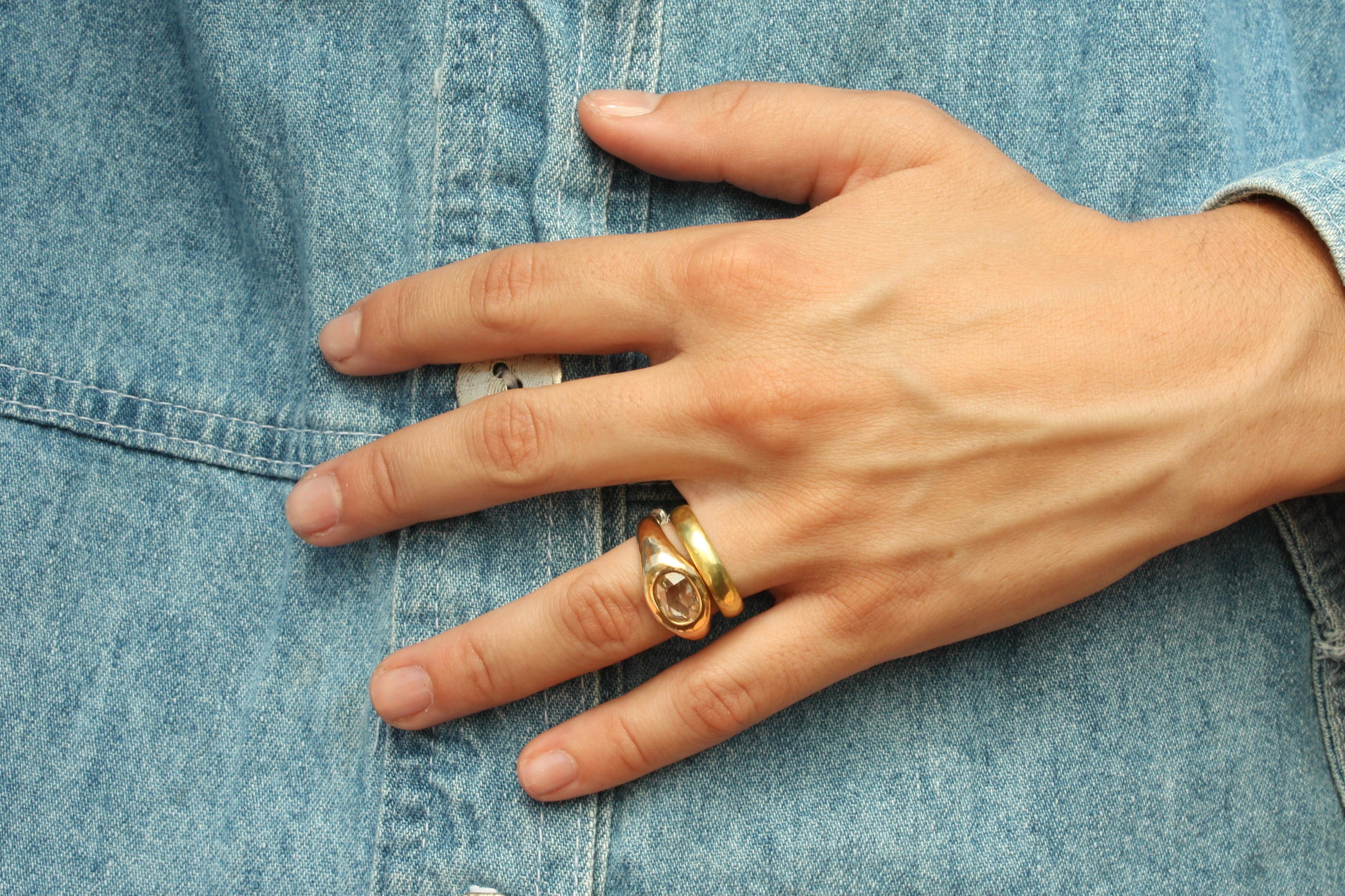 in vendita:  Fede nuziale 4mm Comfort Fit - Realizzata a mano negli USA, oro 20K California, martellata 2