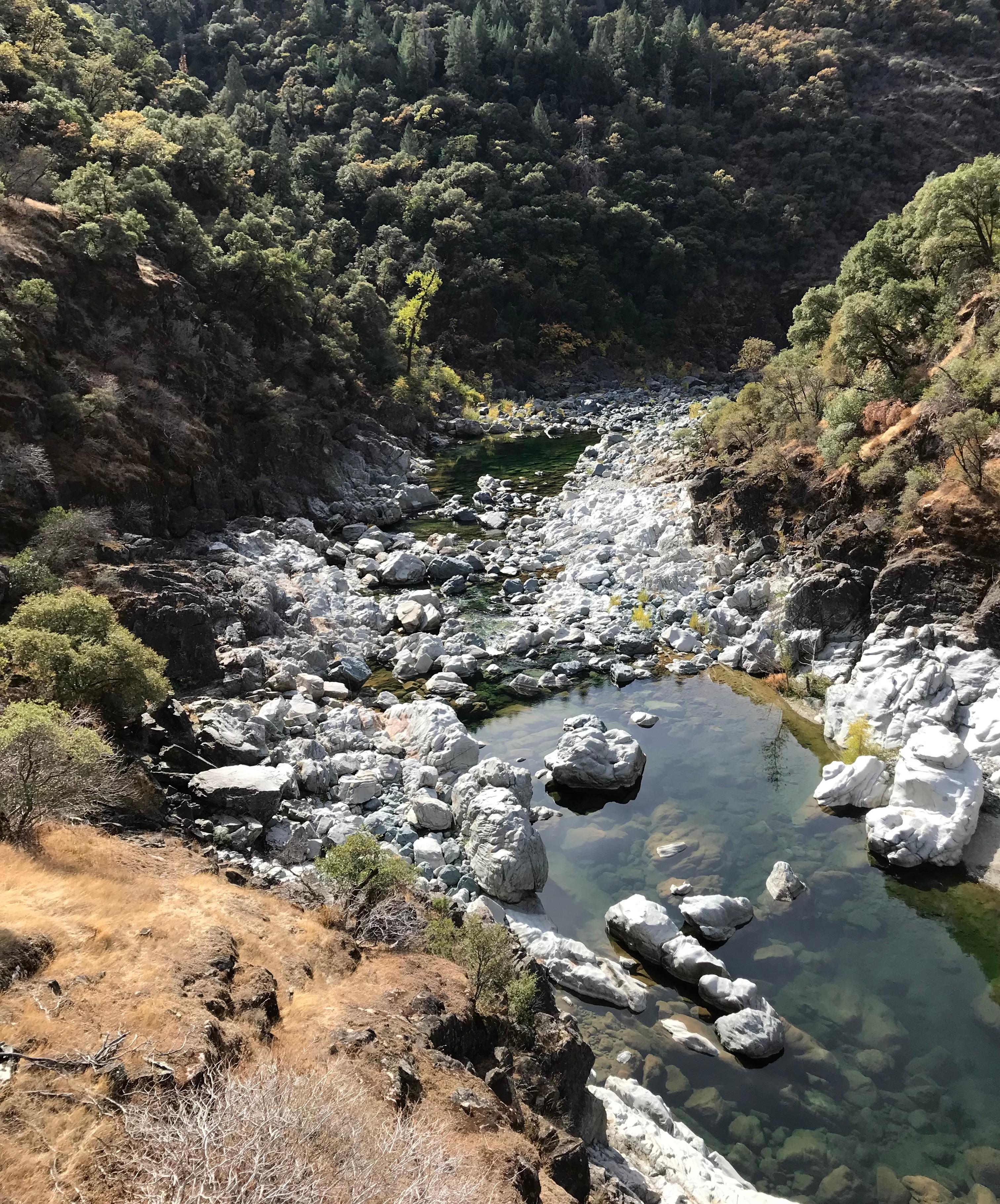California River Gold Natürlicher Sechs Diamant Eternity Ehering 20K Gelbgold () 9