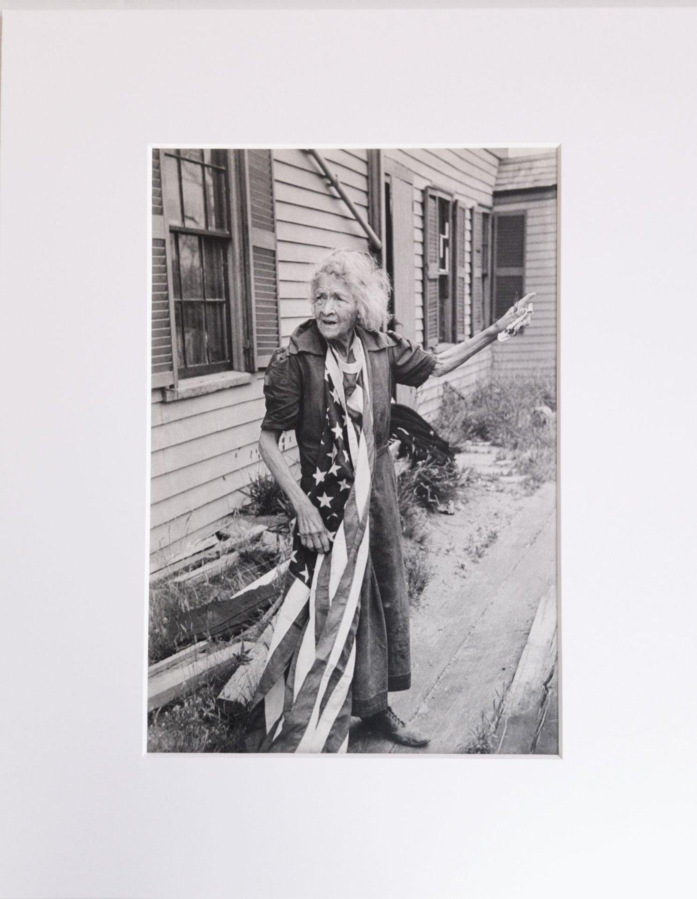 Aus einer persönlichen Sammlung, seltene und wunderbare Original-Tiefdruck von Henri Cartier-Bresson (1908 - 2004) aus dem Jahr 1952 mit dem Titel: -4th of July (Cape Cod Massachusetts 1947) - prächtig auf Papier gedruckt und in ausgezeichnetem