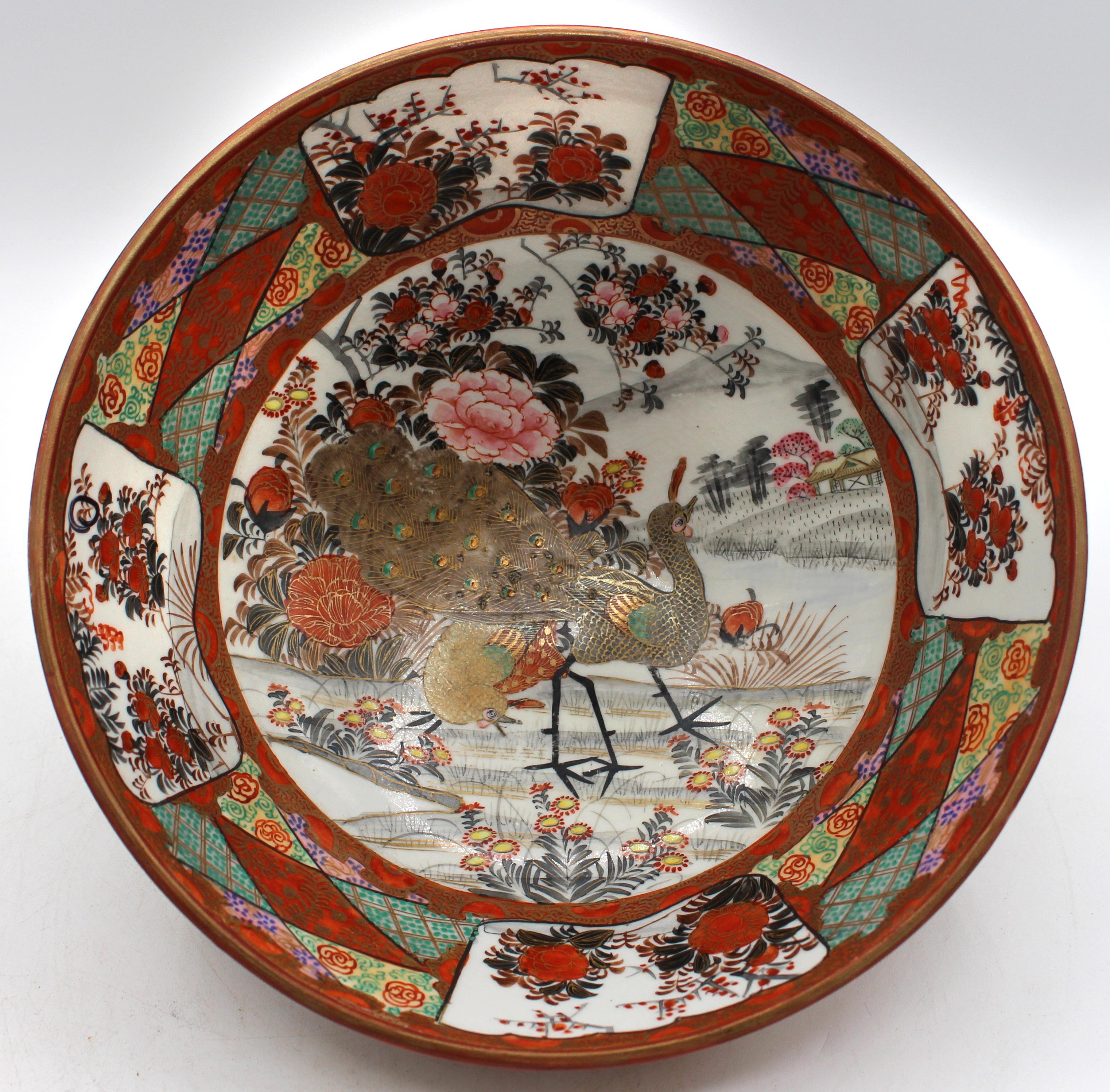 Meiji 4th Quarter 19th Century Pair of Japanese Kutani Porcelain Bowls For Sale